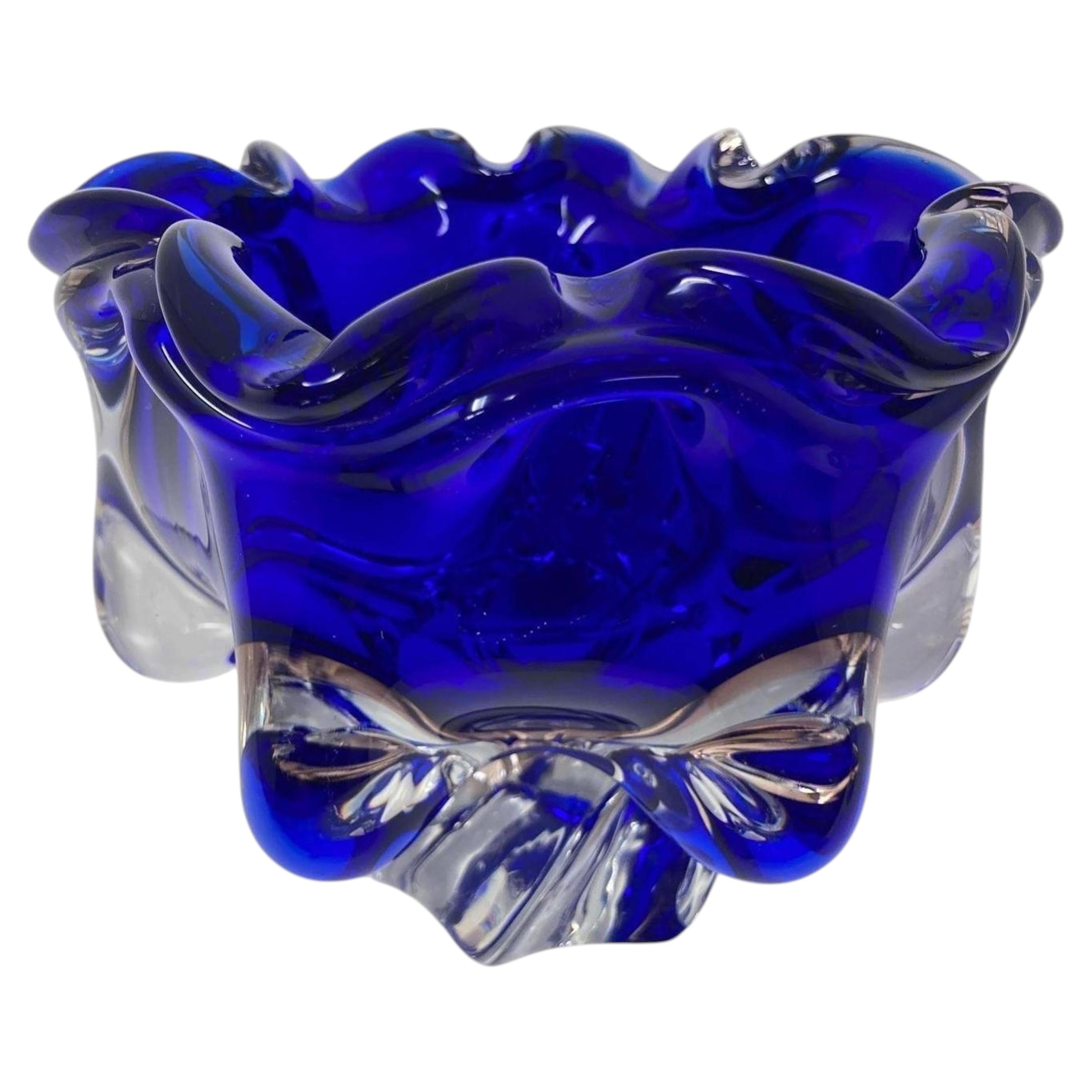 Ciotola in vetro artistico blu cobalto di Josef Hospodka 1960s
