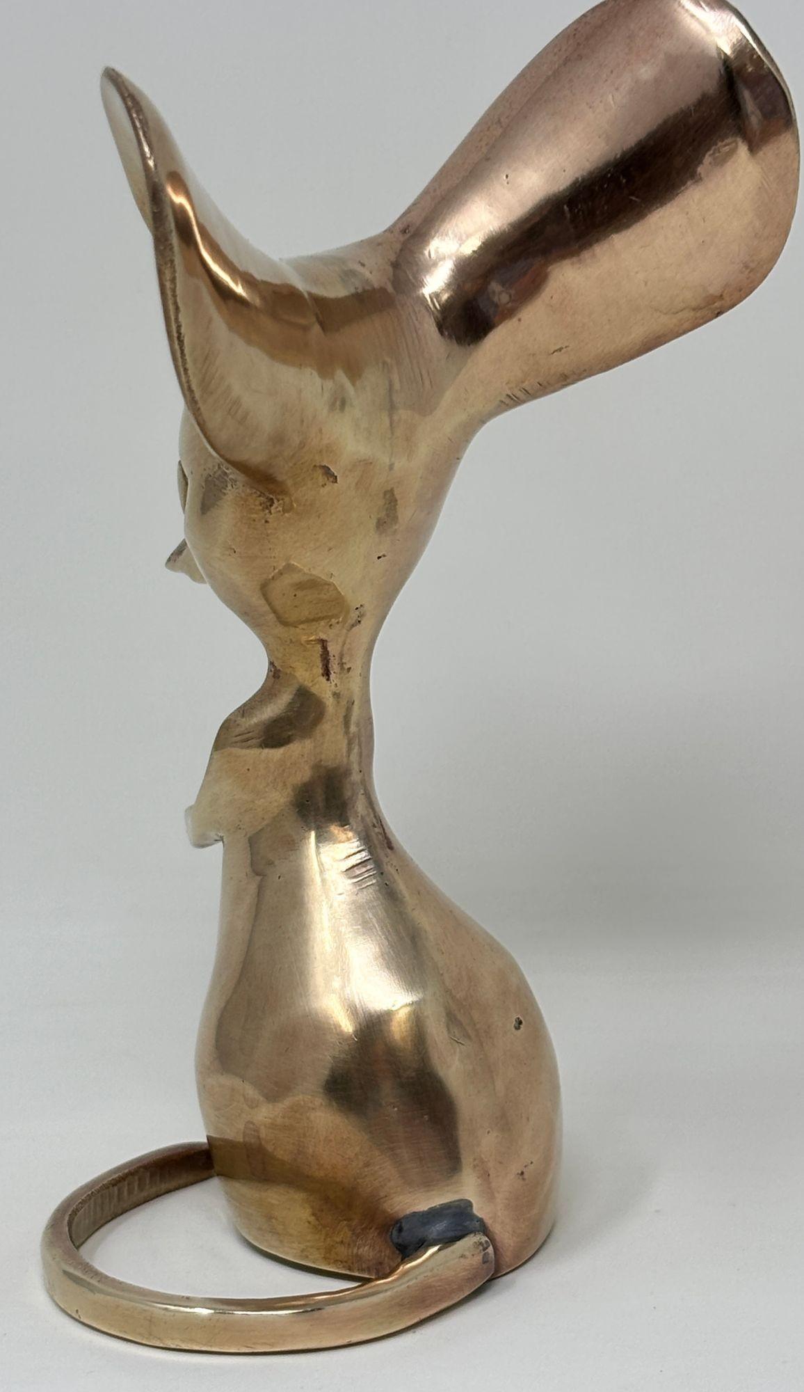 Calco Scultura di topo in ottone fuso degli anni '50 in vendita