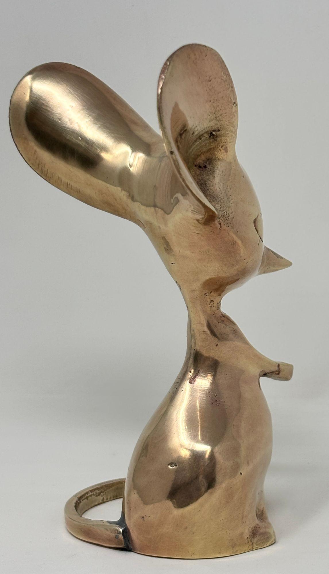 XX secolo Scultura di topo in ottone fuso degli anni '50 in vendita