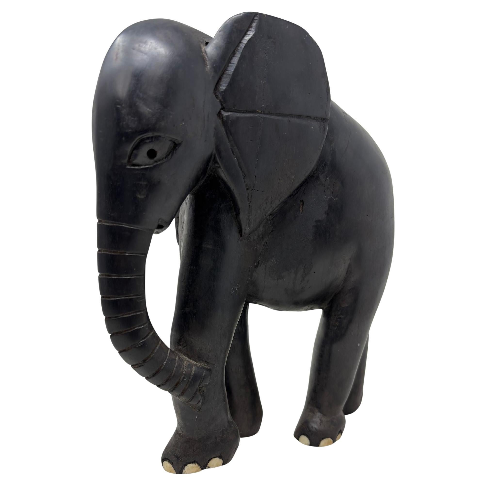 Elefante africano scolpito a mano in legno di ebano