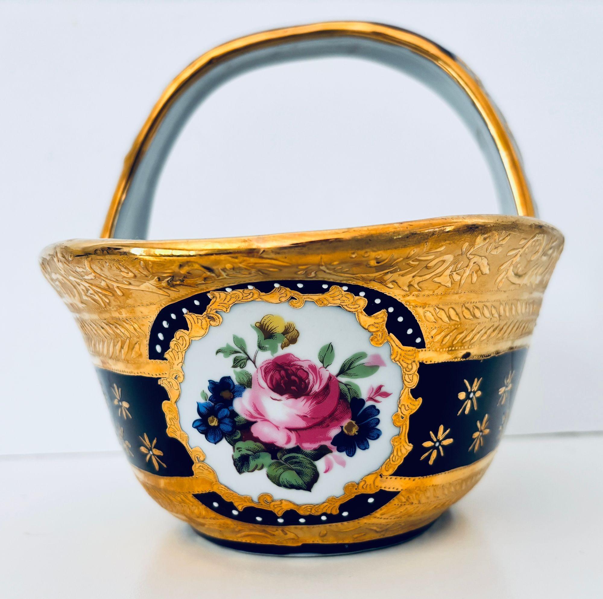 Cobalt Blue Porcelain Basket Vase with 22K Gold Encrustation and Romantic Scene For Sale 3