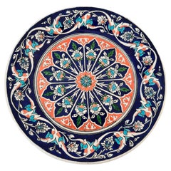 Piatto da parete in ceramica turca di Kütahya dipinto a mano in stile Iznik, firmato dall'artista nel 1950