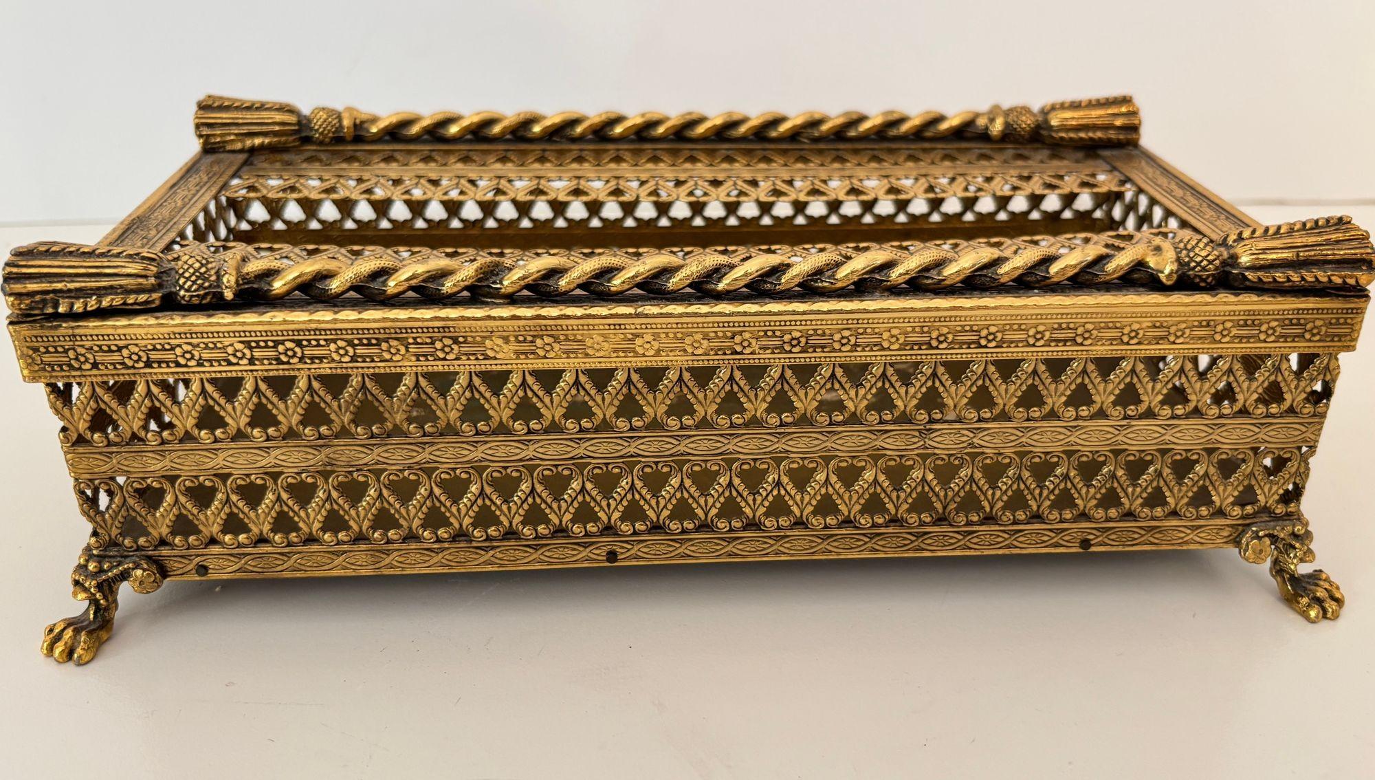 Hollywood Regency Gilt Brass Tissue Box Holder with Tassel & Filigree, Italian Rococo Style, c. 1960s
Bring vintage glamour to your space with this exquisite Hollywood Regency gilt brass tissue box holder, crafted in the ornate Italian Rococo style