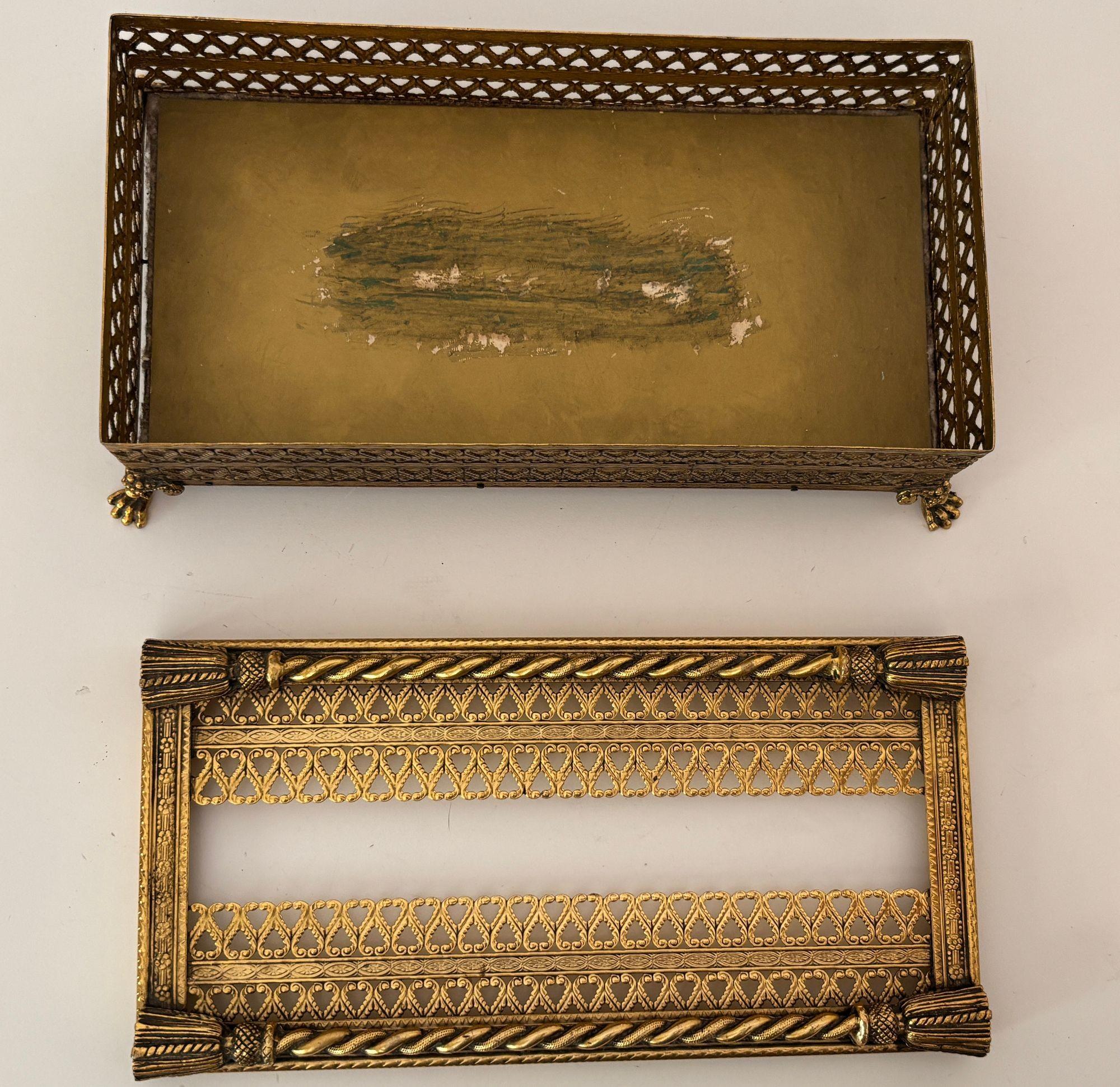 Hollywood Regency Rope and Tassel Gilt Filigree Tissue Box Holder with Claw Feet In Excellent Condition For Sale In North Hollywood, CA