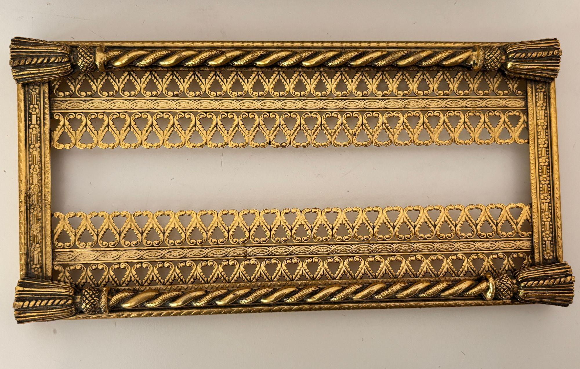 20th Century Hollywood Regency Rope and Tassel Gilt Filigree Tissue Box Holder with Claw Feet For Sale