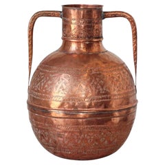 Kupfervase aus dem Mittleren Osten, islamische Kunst, graviert mit maurischem Design