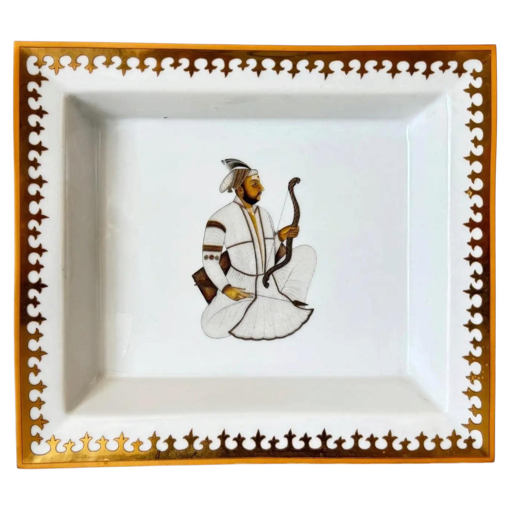 Videopoche in porcellana stile Jaipur con ritratto in miniatura del Maharadjah Mughal
