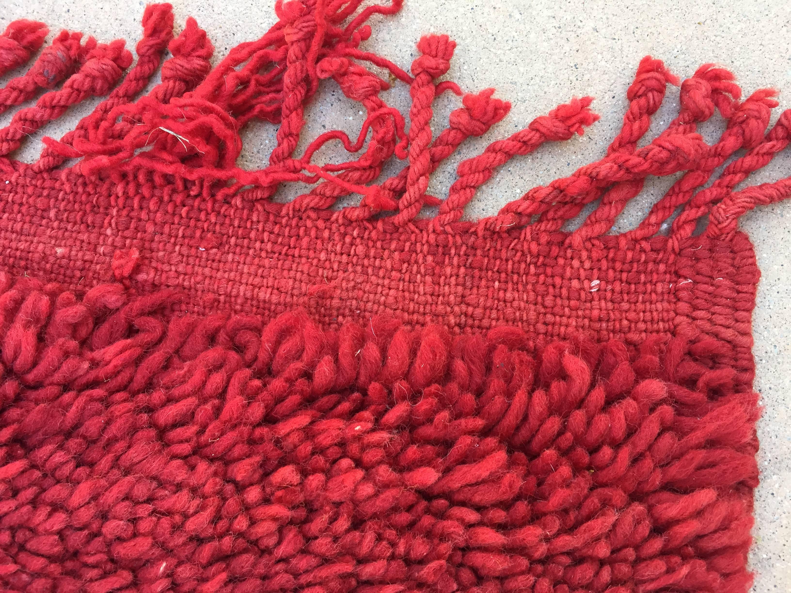 Tapis marocain ethnique rouge vintage des années 1960 Bon état - En vente à North Hollywood, CA