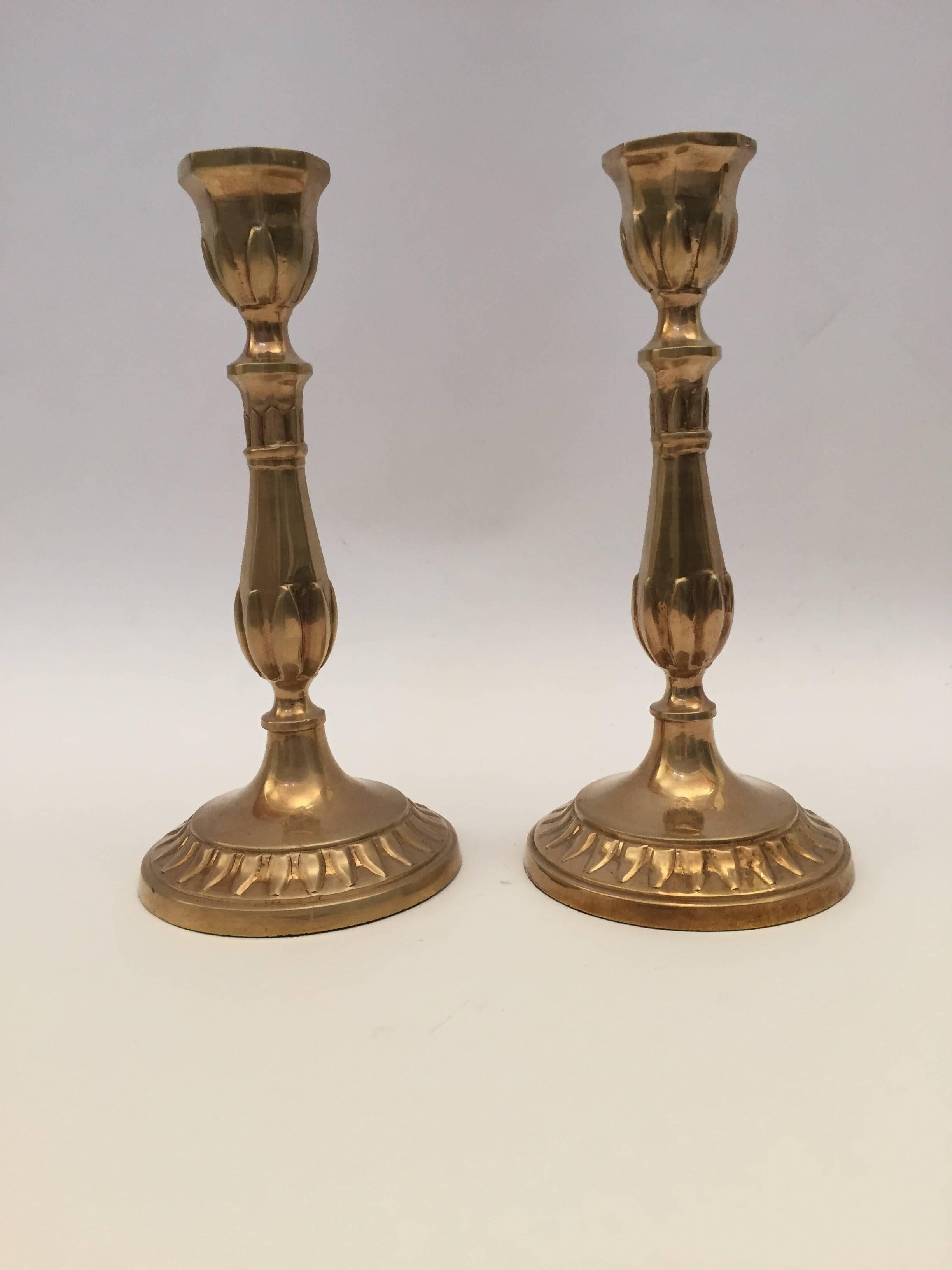 A pair of French polished candlesticks in great patinated brass.
Engraved brass with round base.
Great brass decorative art objects.
Dimensions: 10.25 in. H x 5 in. D