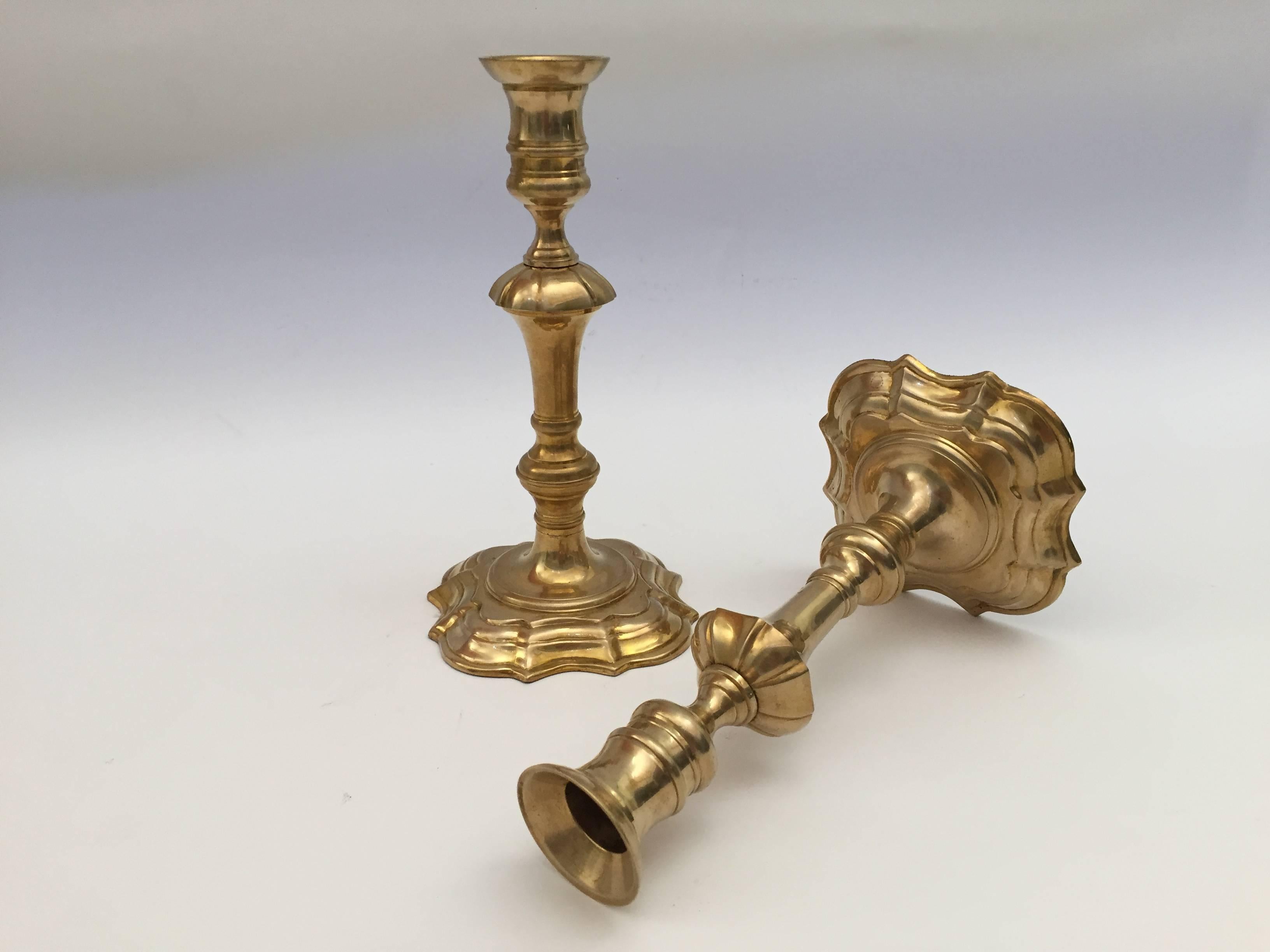 Pair of Georgian brass candlesticks. 
The bases are square with cut corners and the sticks are of seamed construction.
Nice patina.
Great brass decorative art objects.