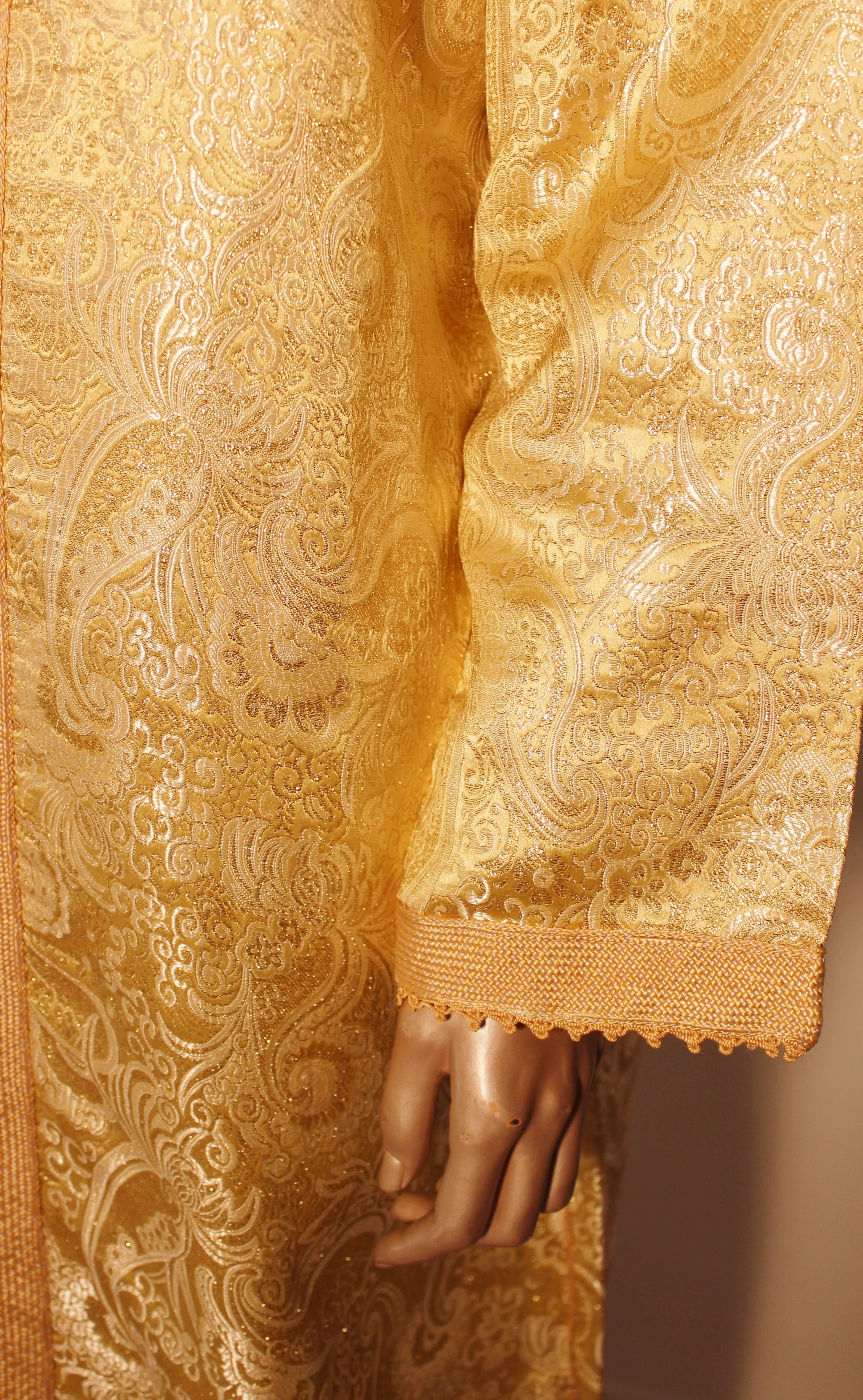 Moroccan Gold Brocade Caftan 1970 Maxi Dress Kaftan Size M to L In Good Condition In North Hollywood, CA
