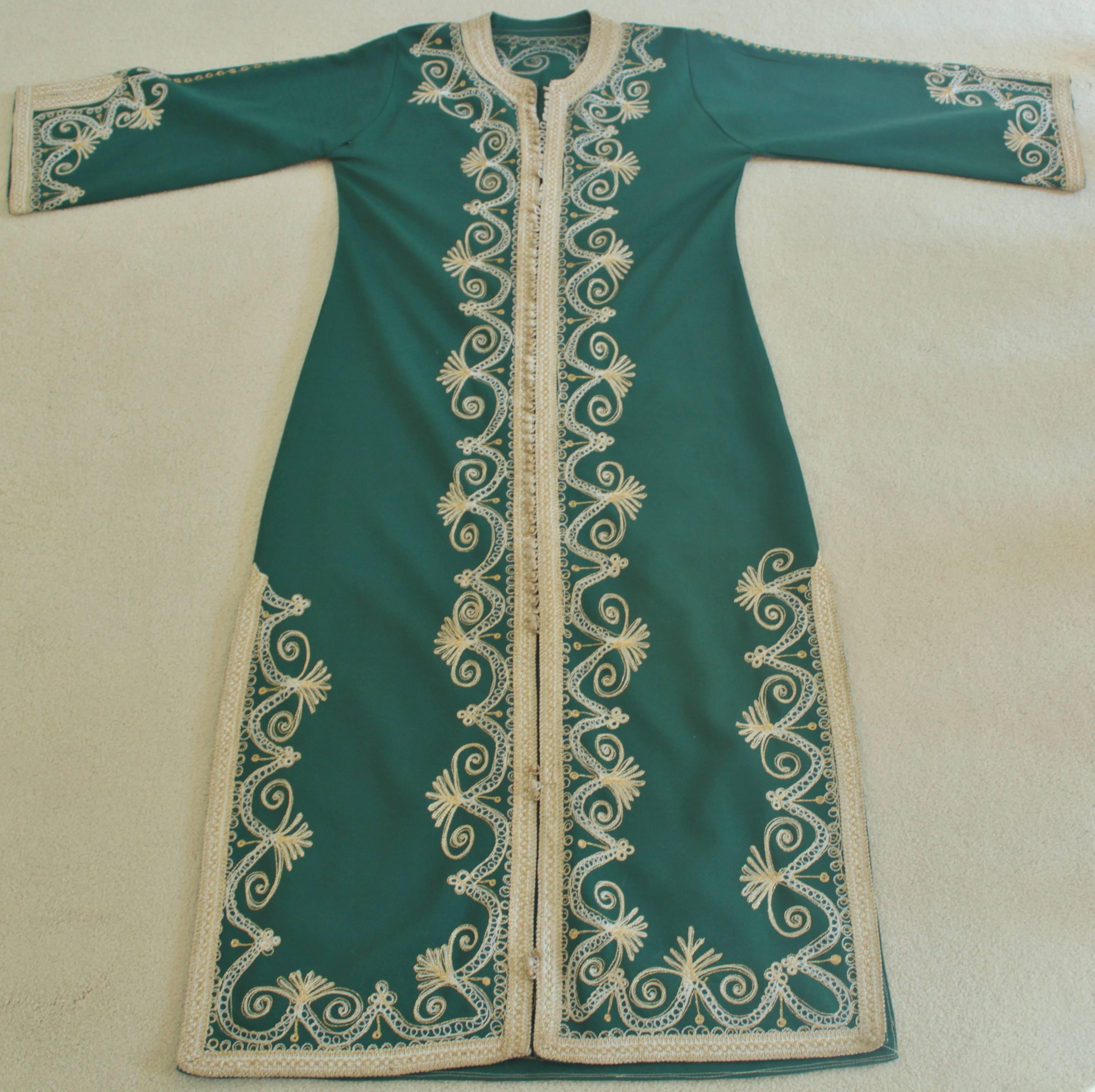 20th Century Moroccan Green Embroidered Caftan Maxi Dress Kaftan Size M For Sale