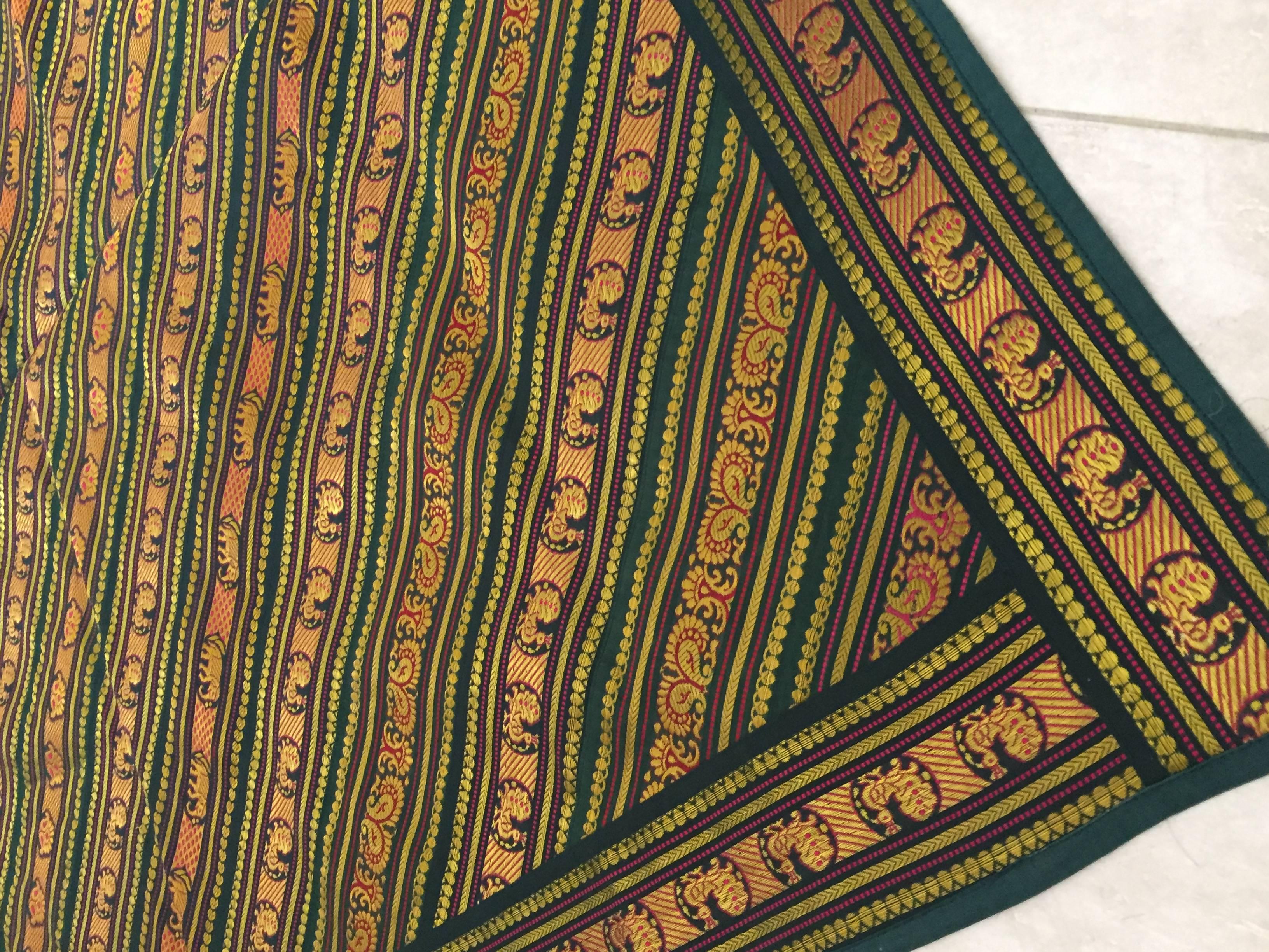 Grünes Bettdecke mit Patchwork aus Indien (Indisch) im Angebot