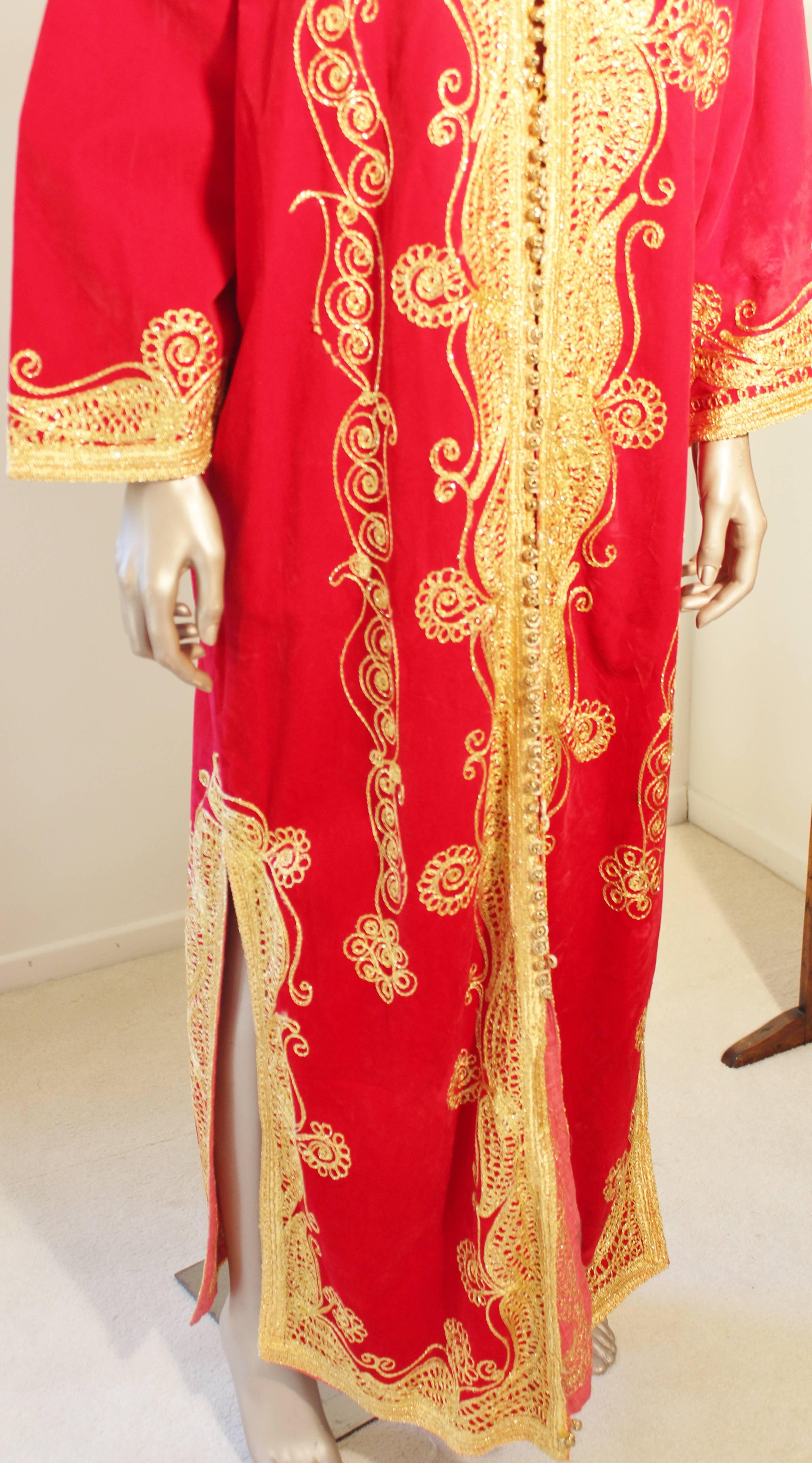 Vintage Moroccan red velvet and gold embroidered caftan.
Elegant vintage Moroccan kaftan, embroidered with Turkish gold threads design all-over. 
This style of caftan is unisex.
This red color velvet ceremonial kaftan is embroidered with gold