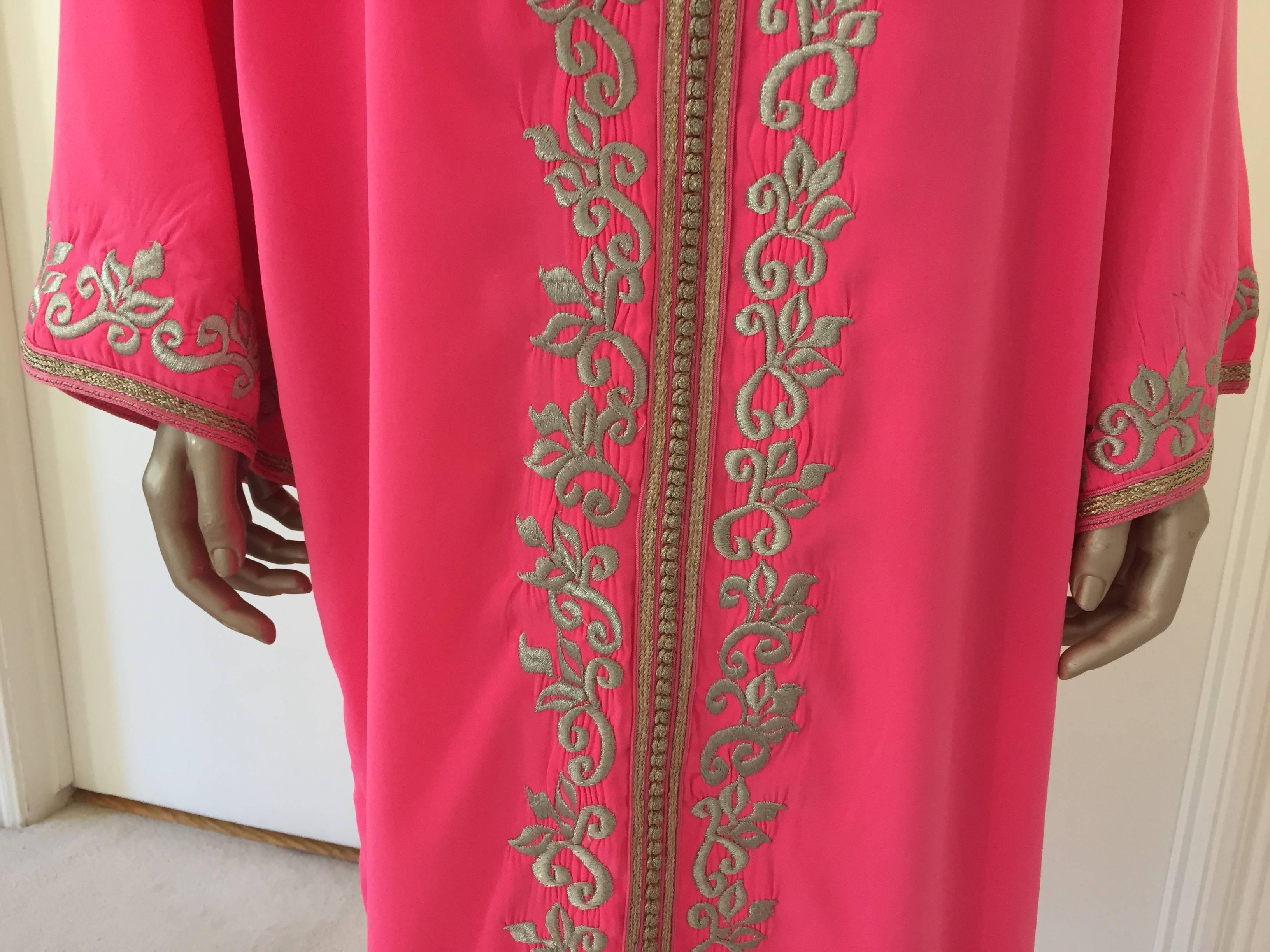 Moroccan Hot Pink Caftan with Silver Embroideries Maxi Dress Kaftan Size L to XL In Good Condition In North Hollywood, CA