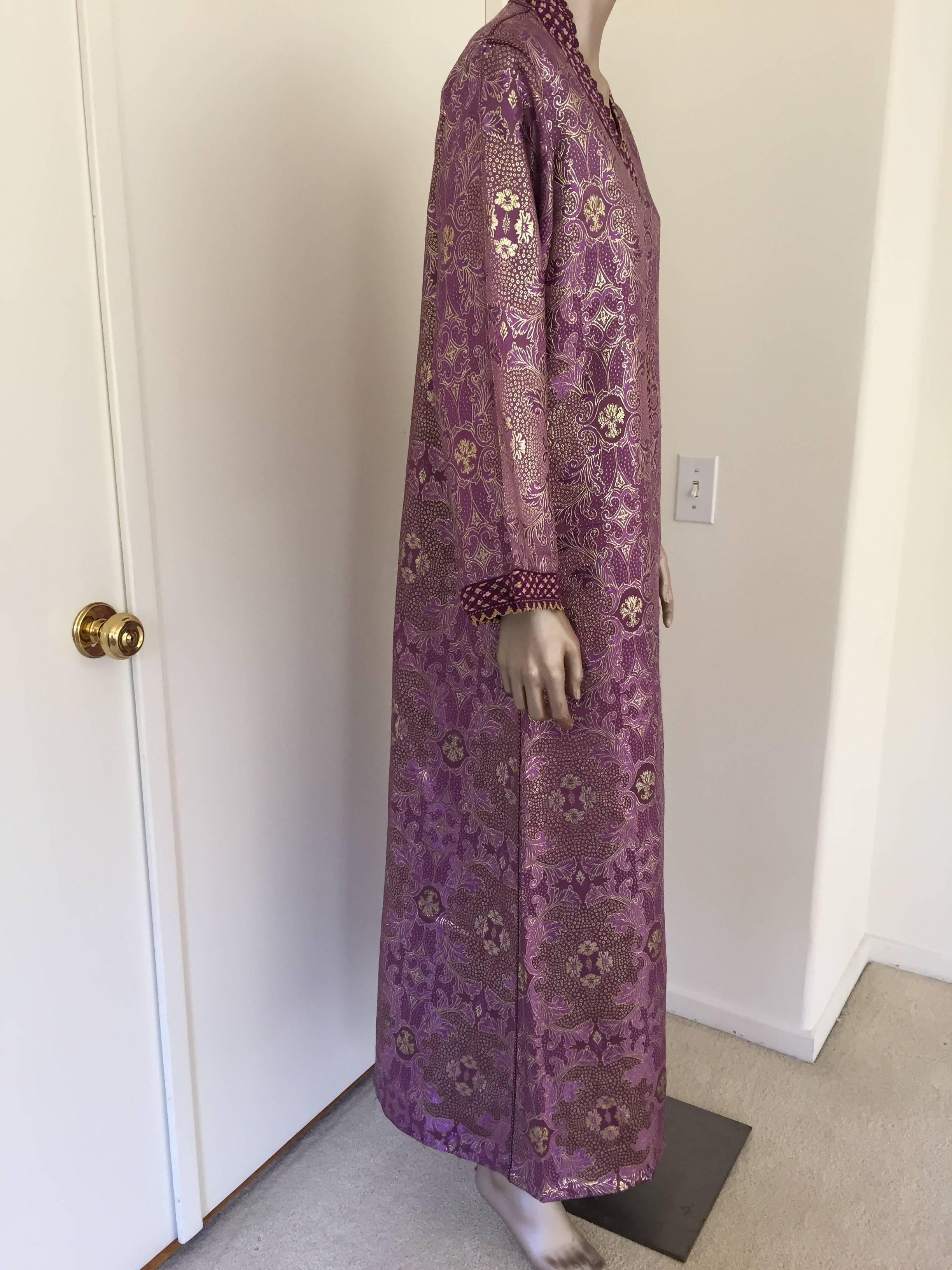 Moroccan Caftan, Purple Color Lame Kaftan Size M to L In Excellent Condition In North Hollywood, CA