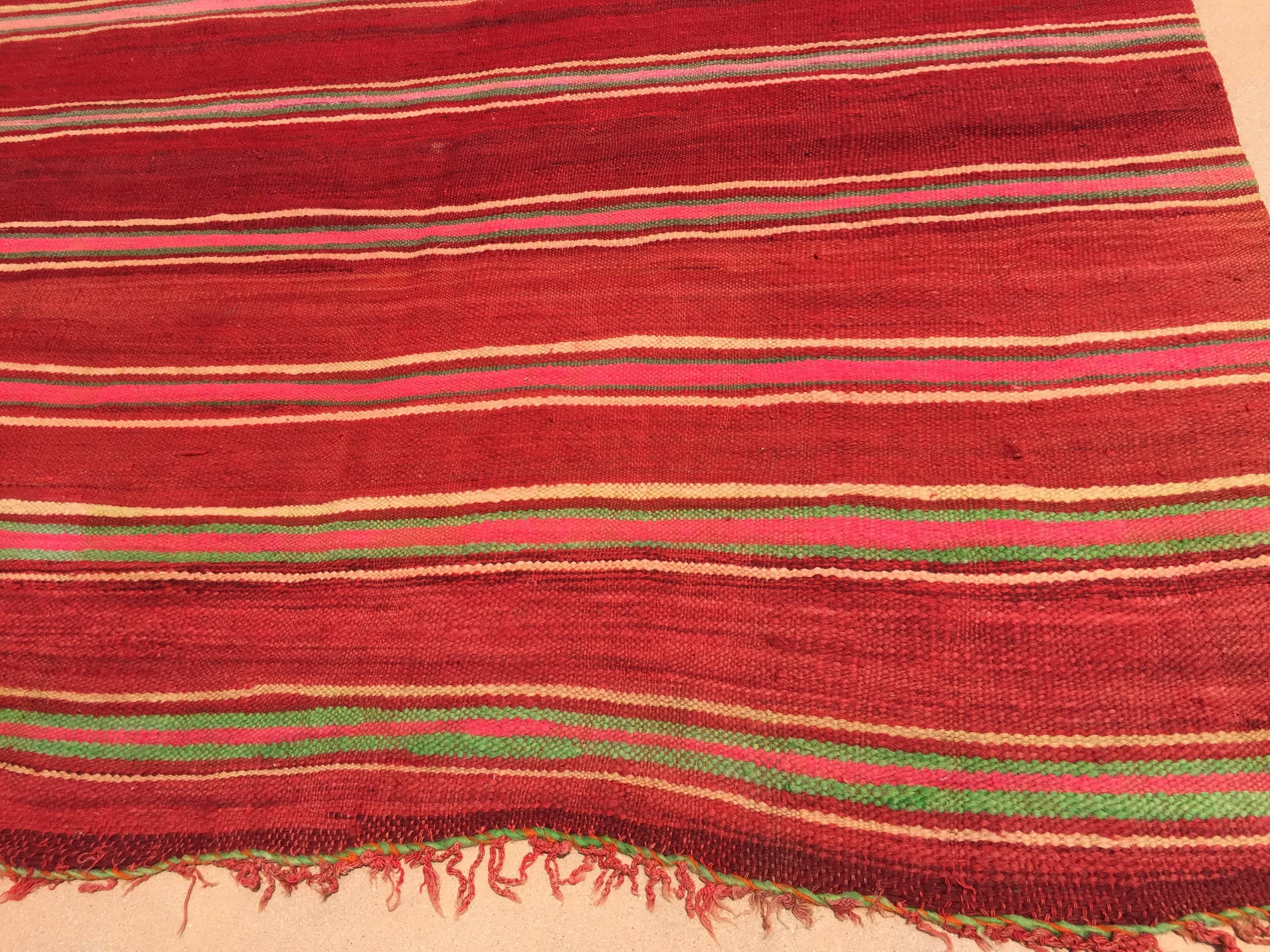 Tapis vintage marocain à tissage plat en vente 1