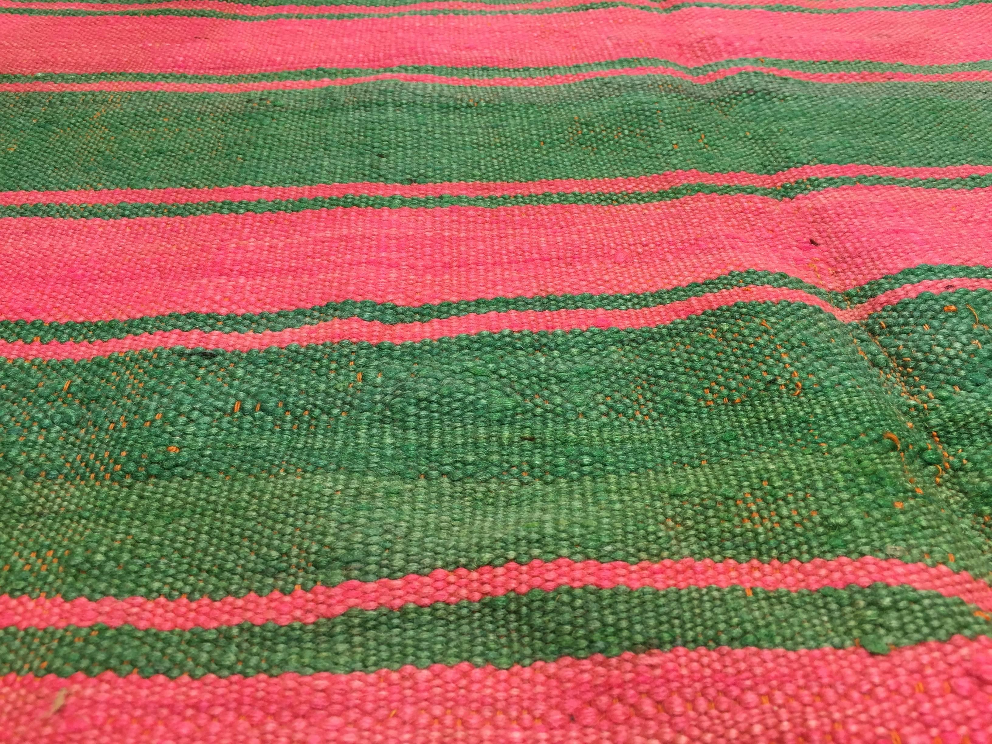 Moroccan Vintage Flat-Weave Rug Pink and Green In Good Condition In North Hollywood, CA