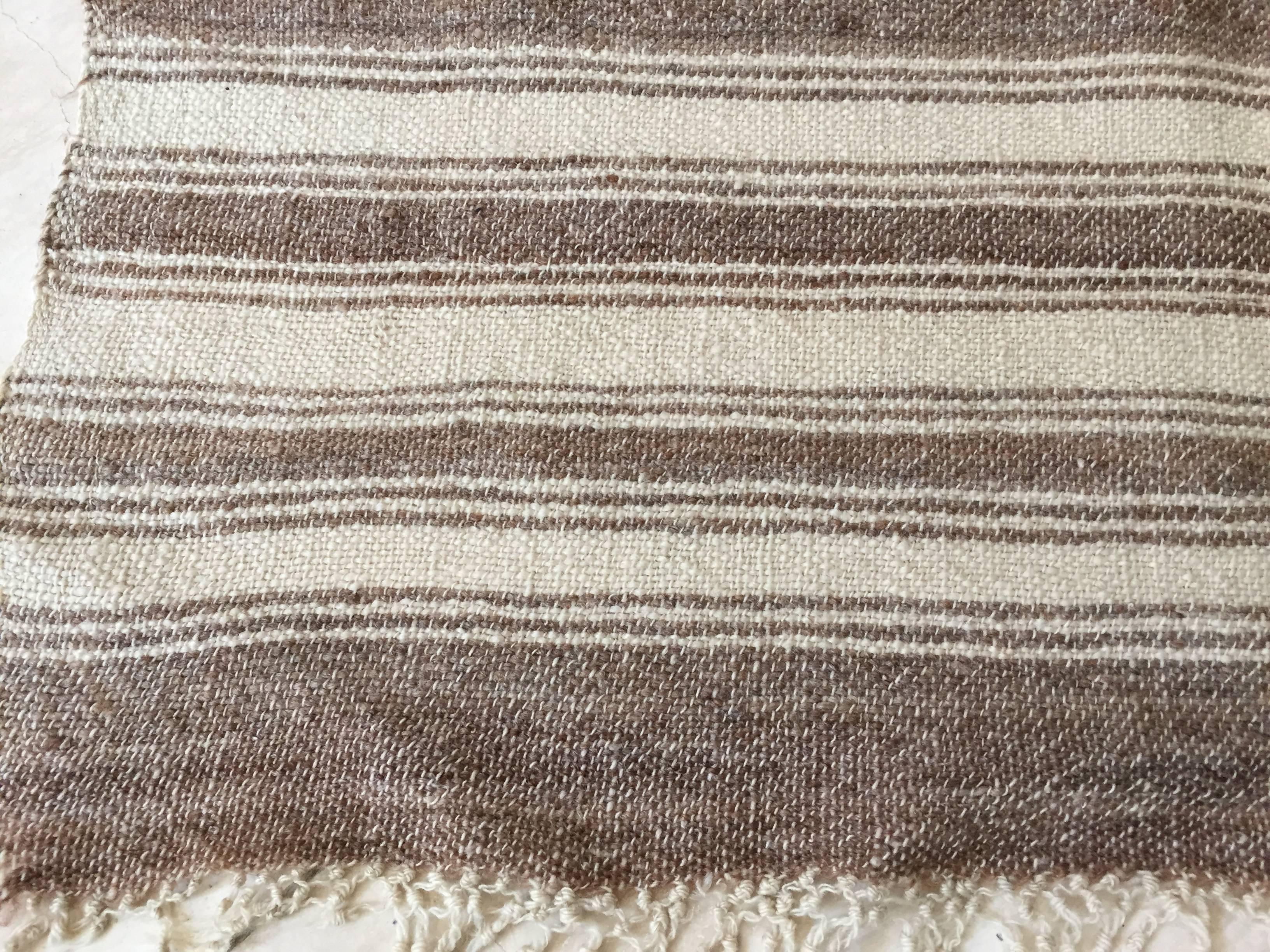 1960er Jahre Marokkanisches Vintage-Flachgewebe Brown Textil (Handgewebt) im Angebot