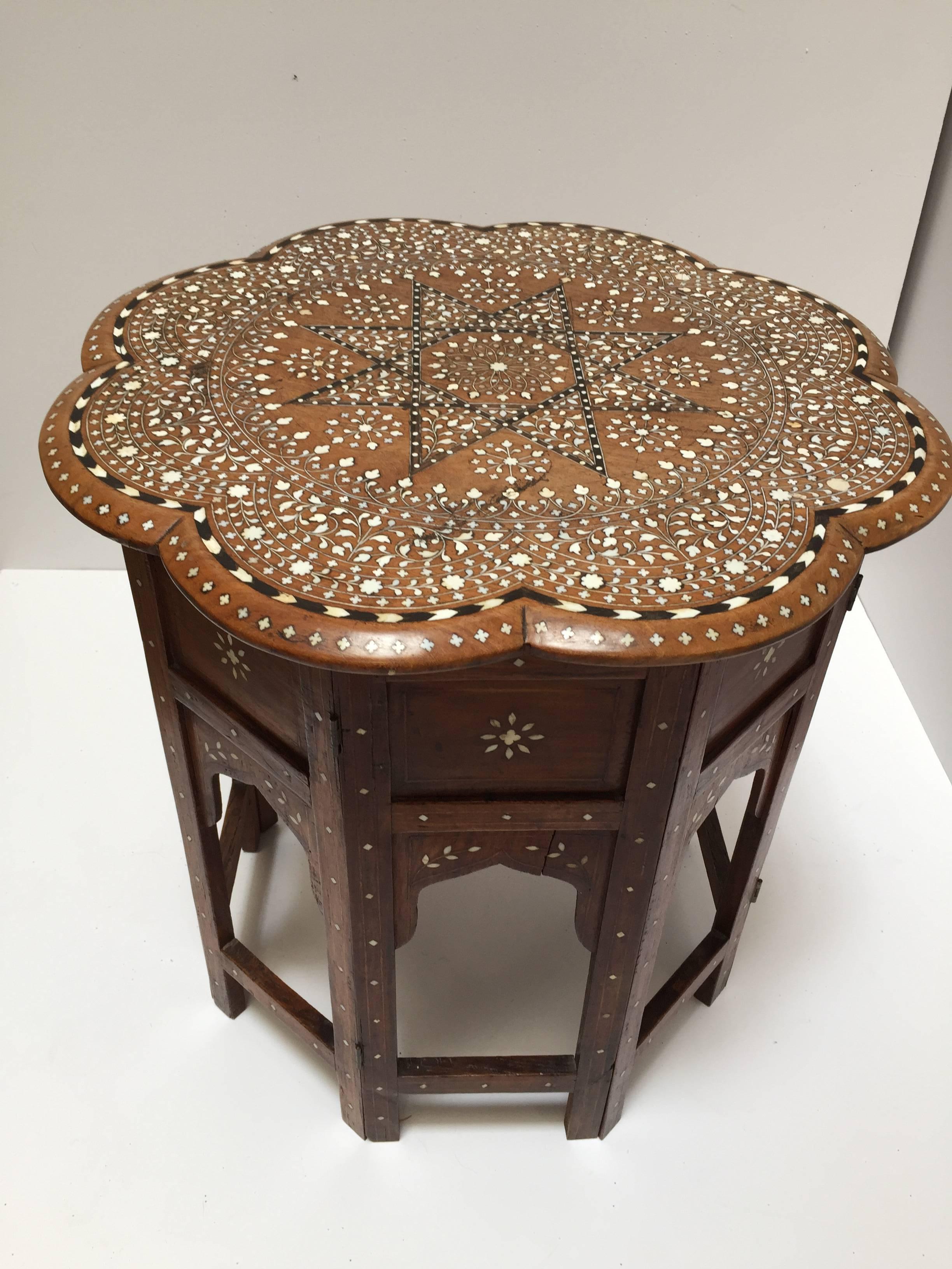 Large fine and elegant Hoshiarpur Anglo-Indian rosewood table with elaborate bone and ebony inlay.
A finely inlaid Anglo-Indian traveling table, the flower shape top centering an inlaid stylized eight pointed star medallion within a foliate band