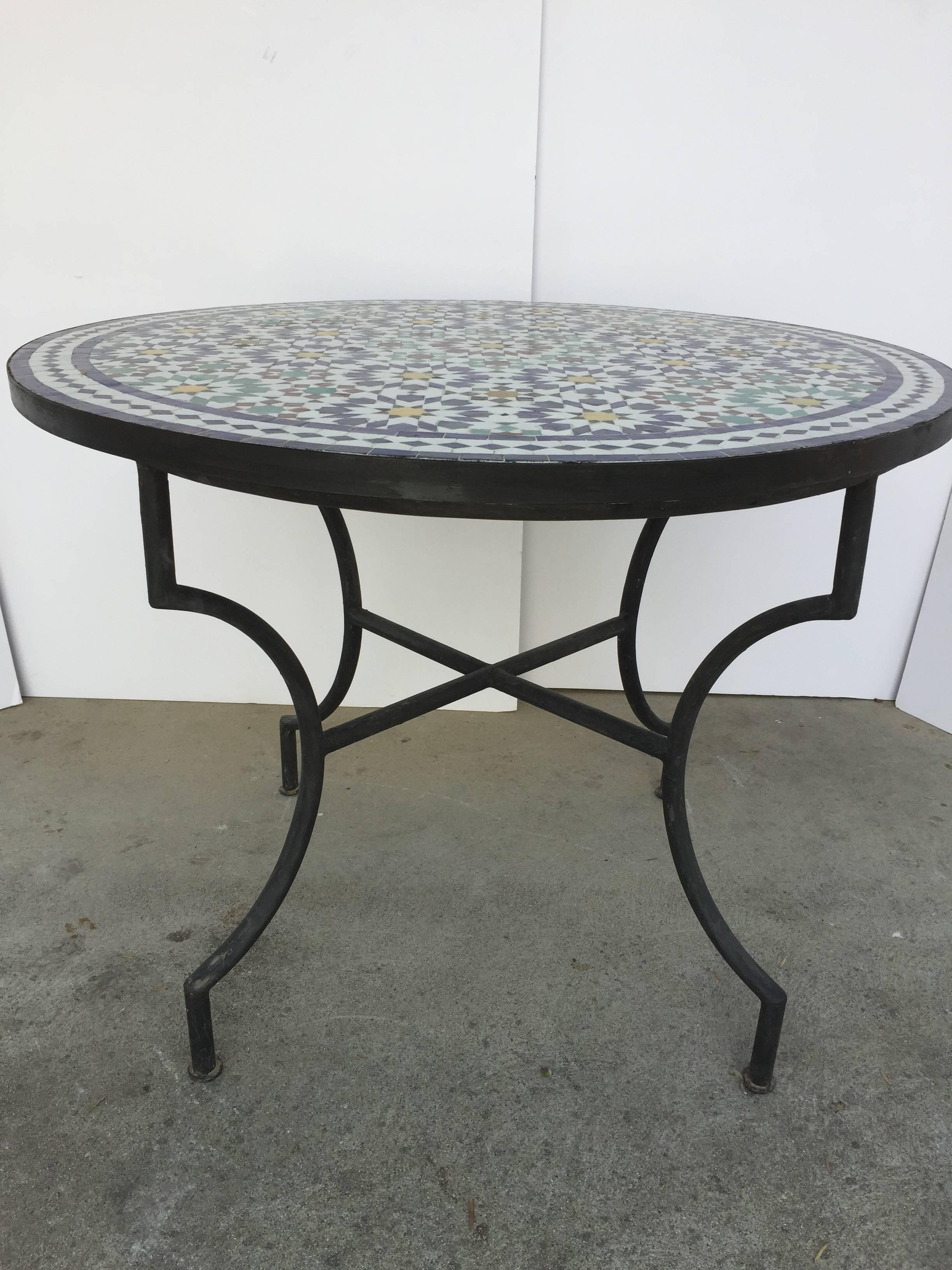 Moroccan Outdoor Mosaic Tile Table from Fez in Traditional Moorish Design In Excellent Condition For Sale In North Hollywood, CA