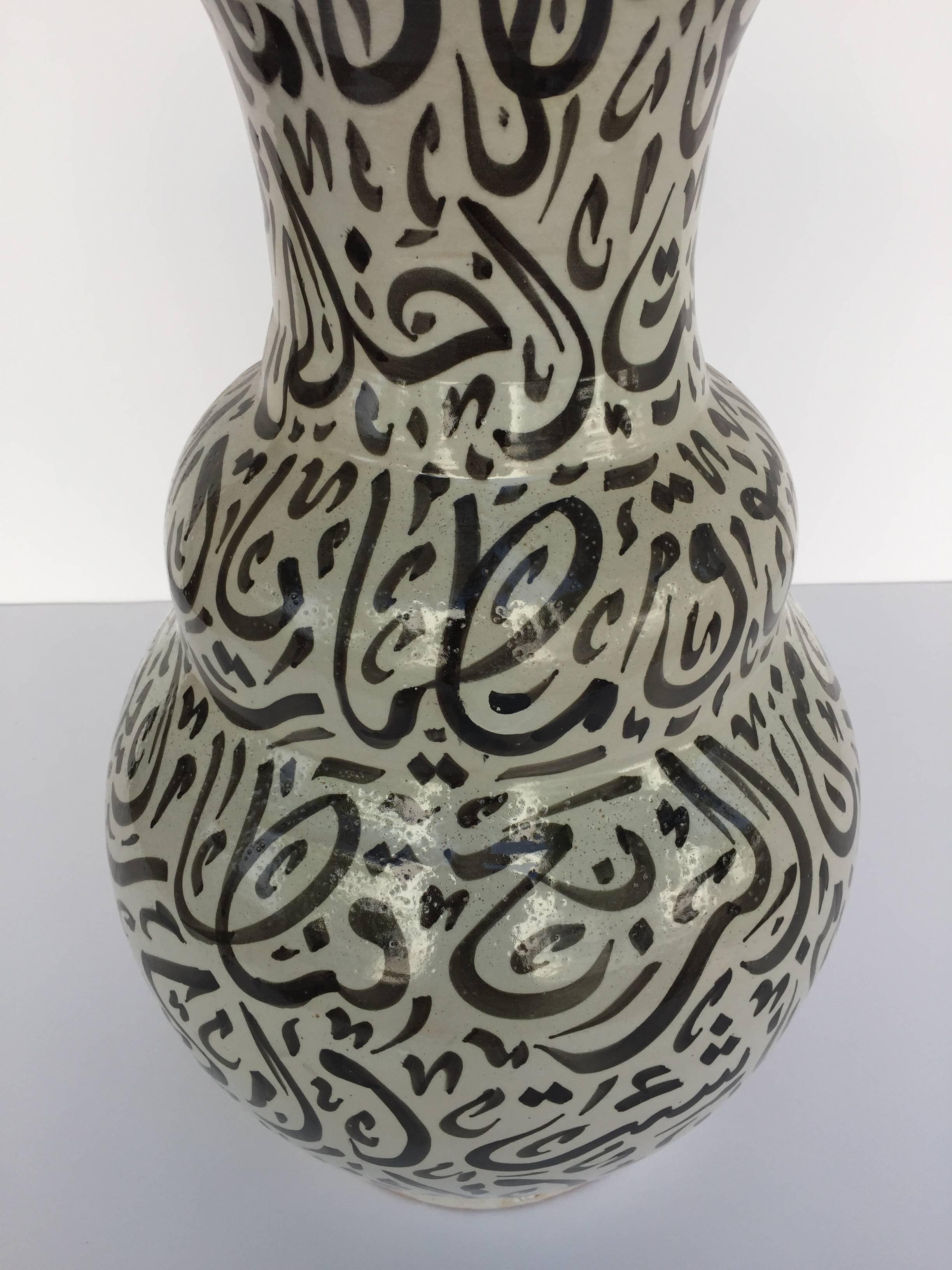 Large Moroccan Glazed Ceramic Vase from Fez with Arabic Calligraphy Writing In Good Condition For Sale In North Hollywood, CA