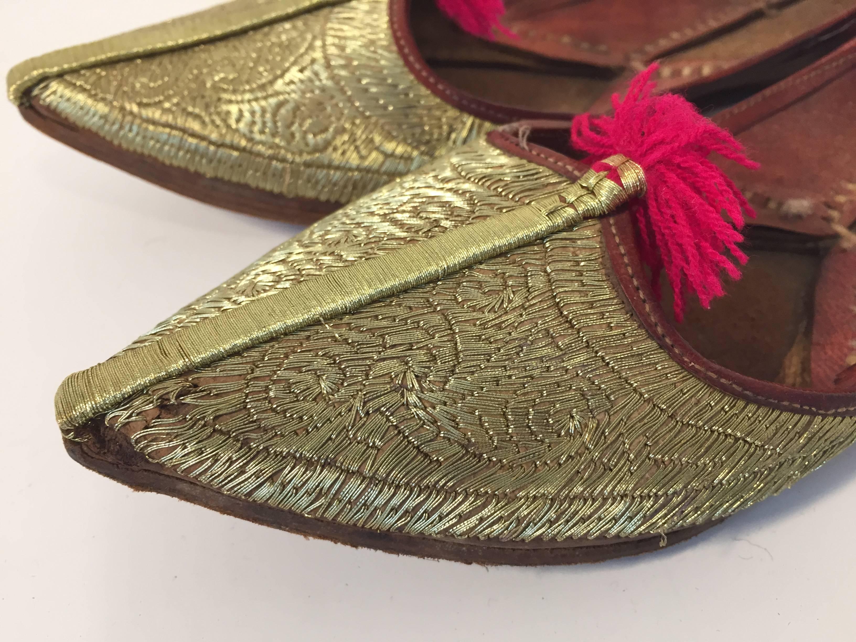 Handcrafted Moorish Leather Turkish Gold Embroidered Shoes In Good Condition In North Hollywood, CA
