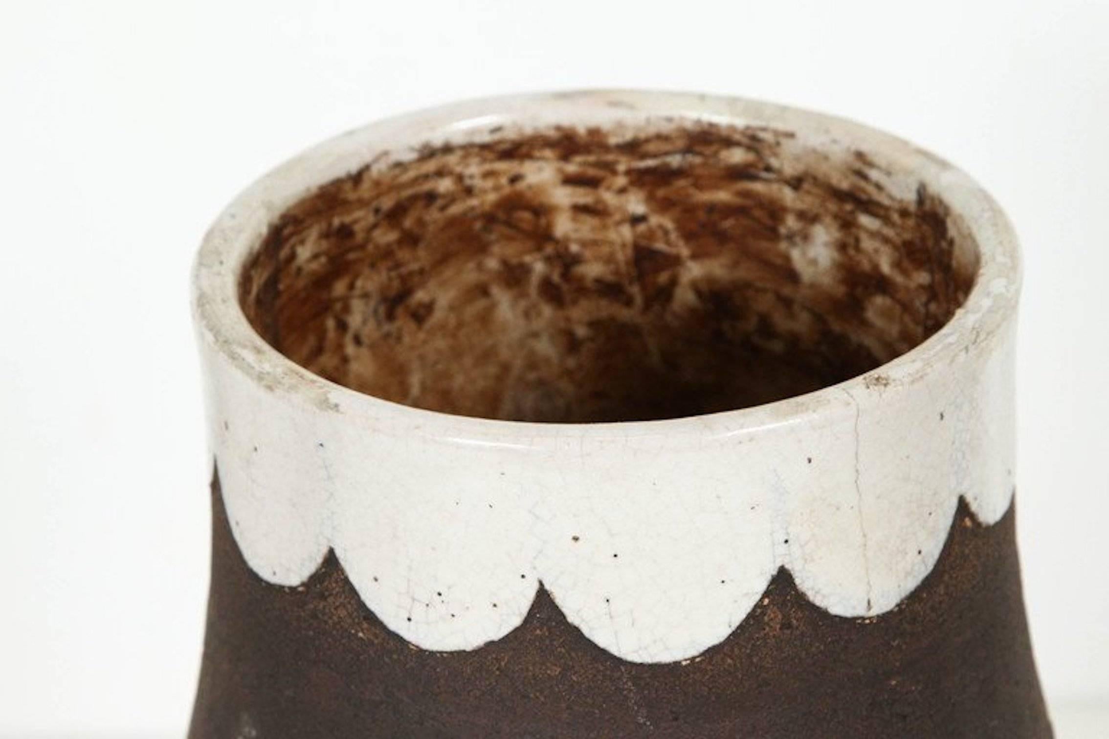 1940er Jahre Brown und Elfenbein Hand-Crafted marokkanische Keramik-Vase (Marokkanisch) im Angebot