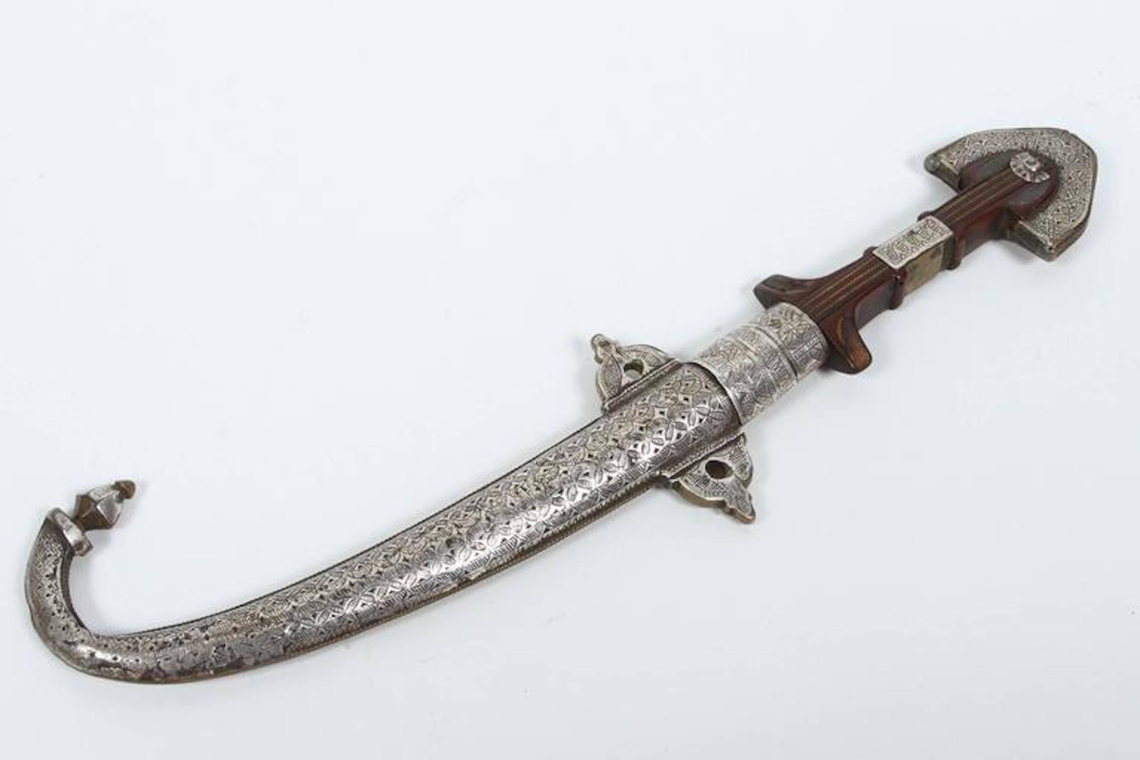 Moroccan Tribal Silver Khoumya Dagger In Good Condition In North Hollywood, CA