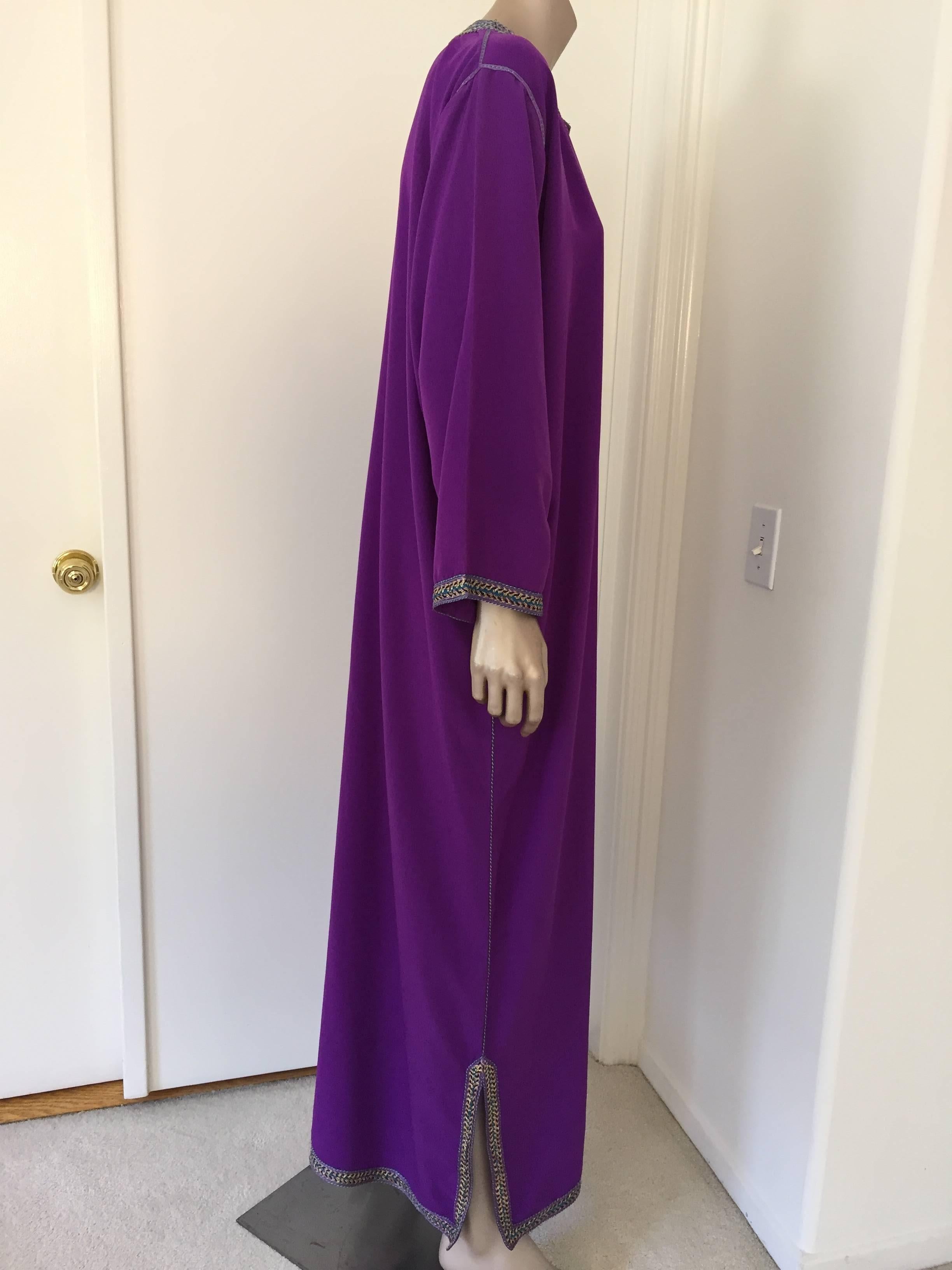 Moroccan Purple Kaftan Maxi Dress Caftan Size Large to Extra Large In Excellent Condition In North Hollywood, CA