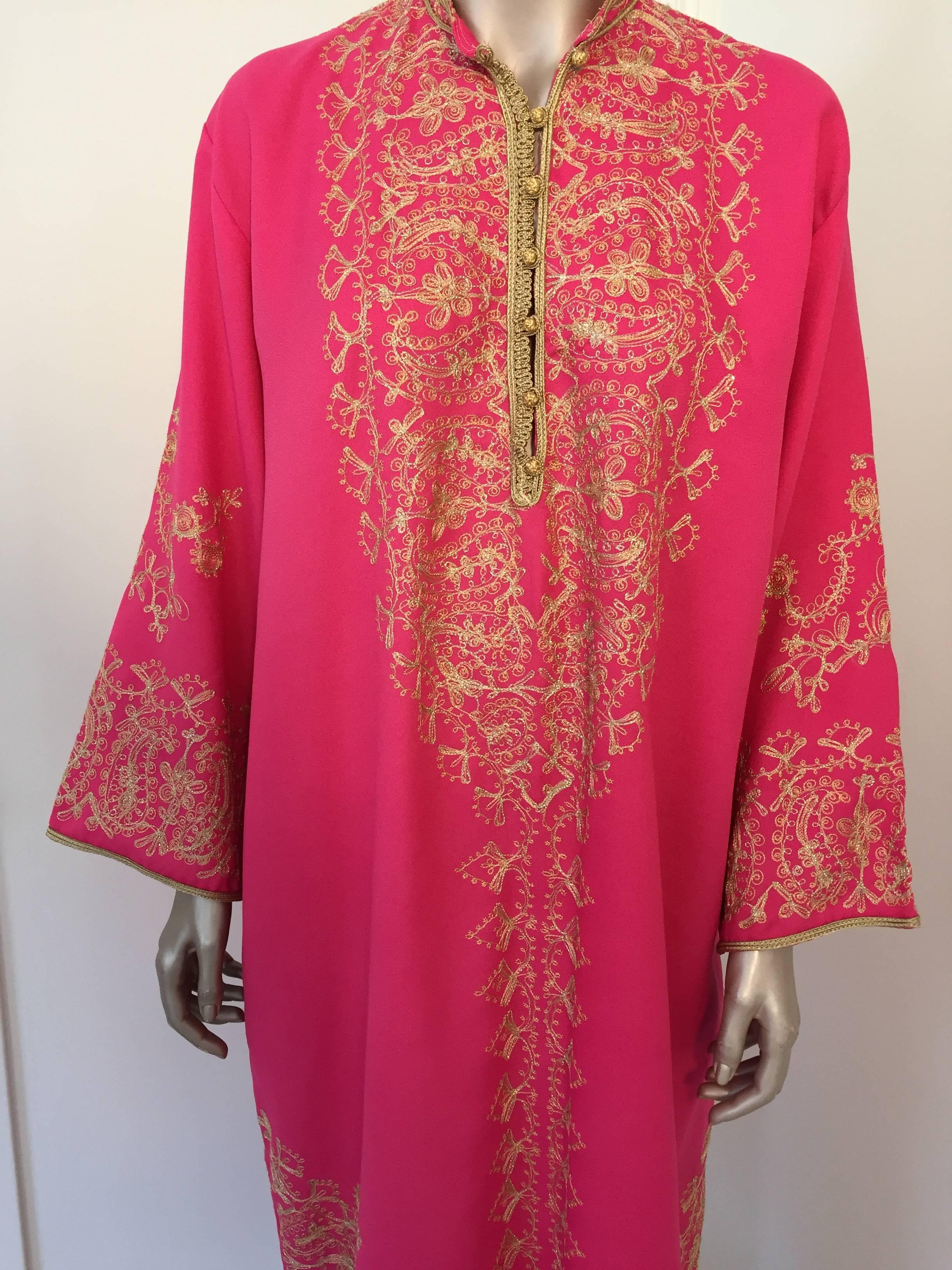 Elegant Moroccan caftan hot pink color embroidered with gold,
circa 1970s.
This long maxi poly jersey dress kaftan is embroidered and embellished with traditional designs in gold.
One of a kind evening Moroccan Middle Eastern gown.
The kaftan