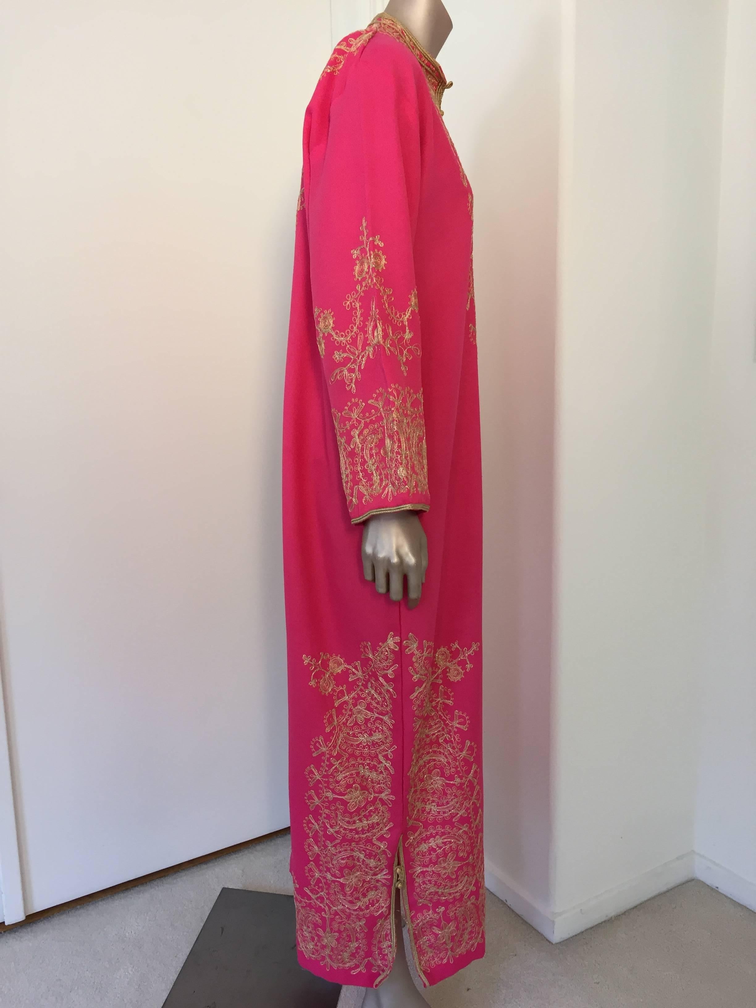 Moroccan Caftan Hot Pink with Gold Embroideries Size L In Good Condition In North Hollywood, CA