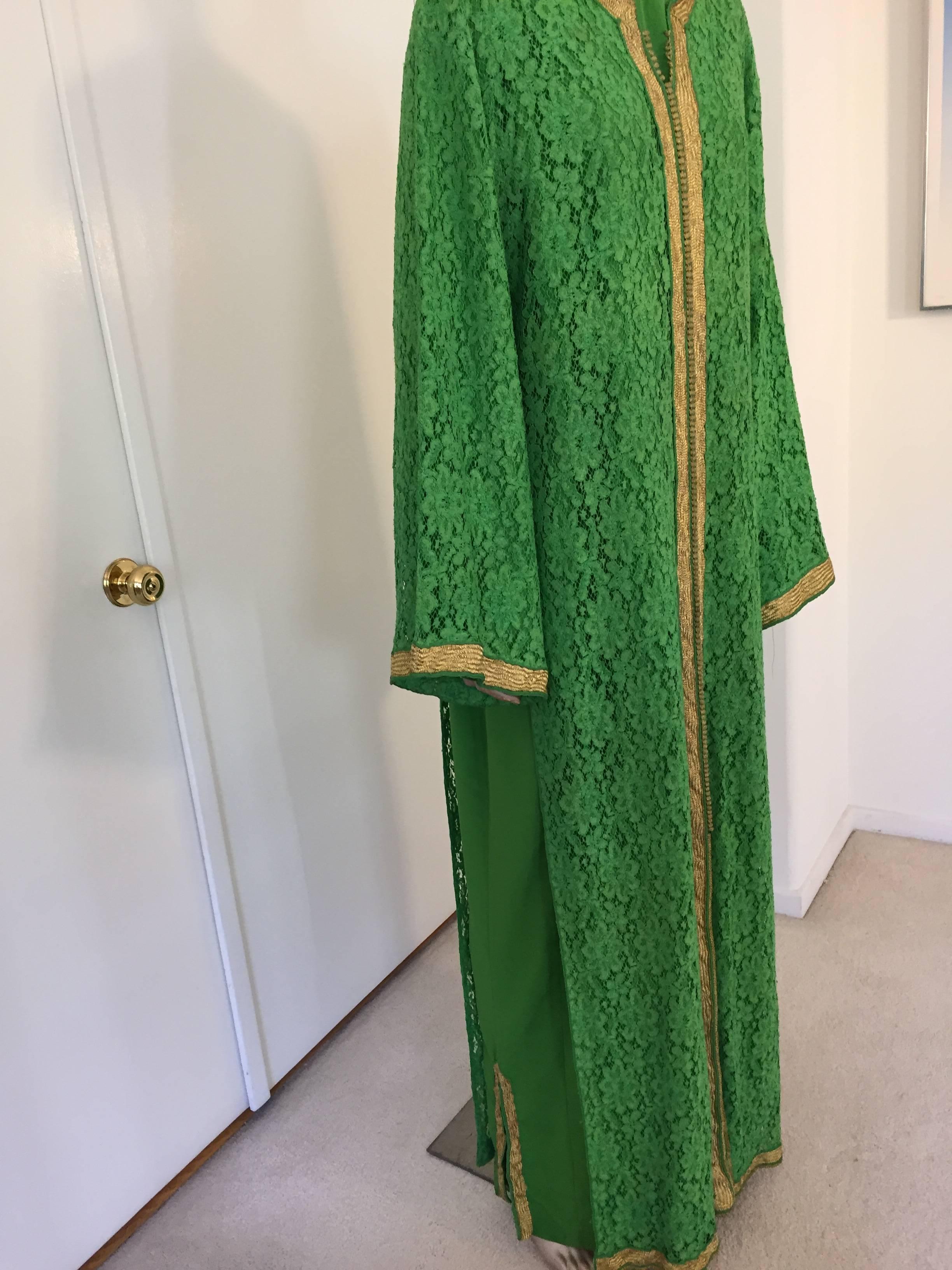 Elegant Moroccan caftan emerald green embroidered.
Made from French dentelle de Calais lace.
This is a set of two dresses that you can wear together or separate, 
circa 1980s.
This long maxi dress set kaftan is embroidered and embellished