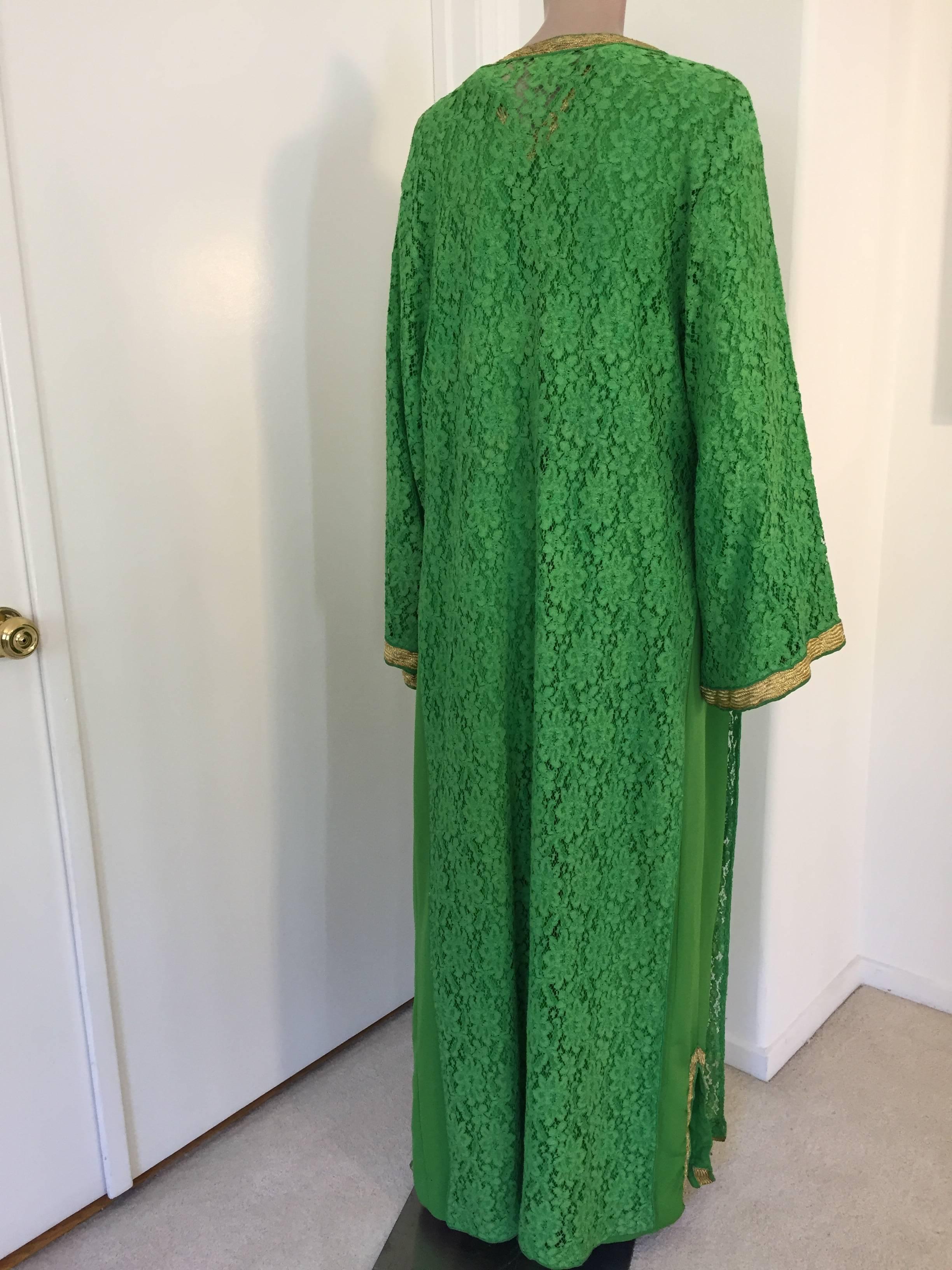 20th Century Moroccan Emerald Green Lace and Gold Trim Caftan Set