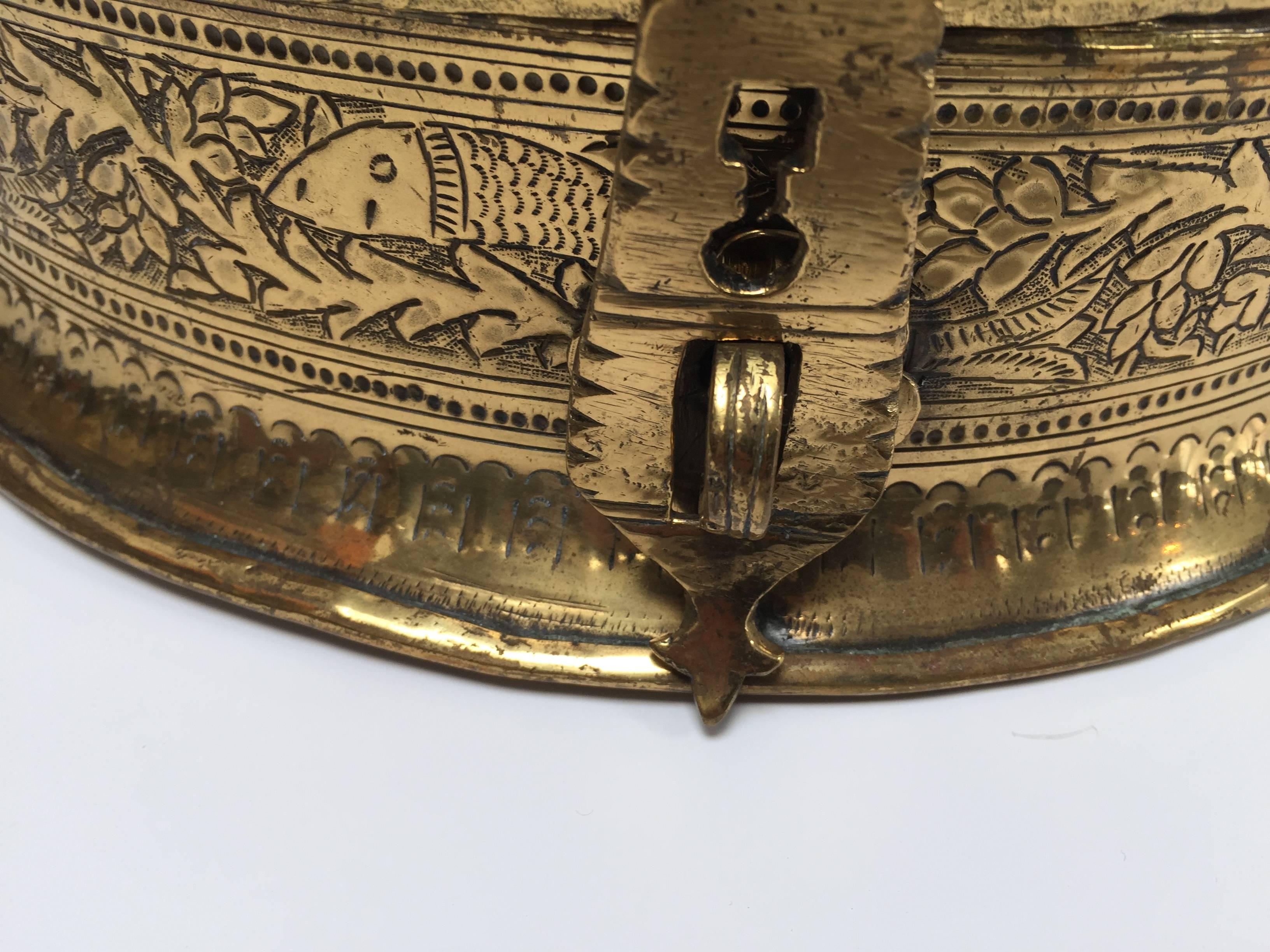 Caja redonda decorativa de latón, siglo XIX, India del Norte Indio en venta