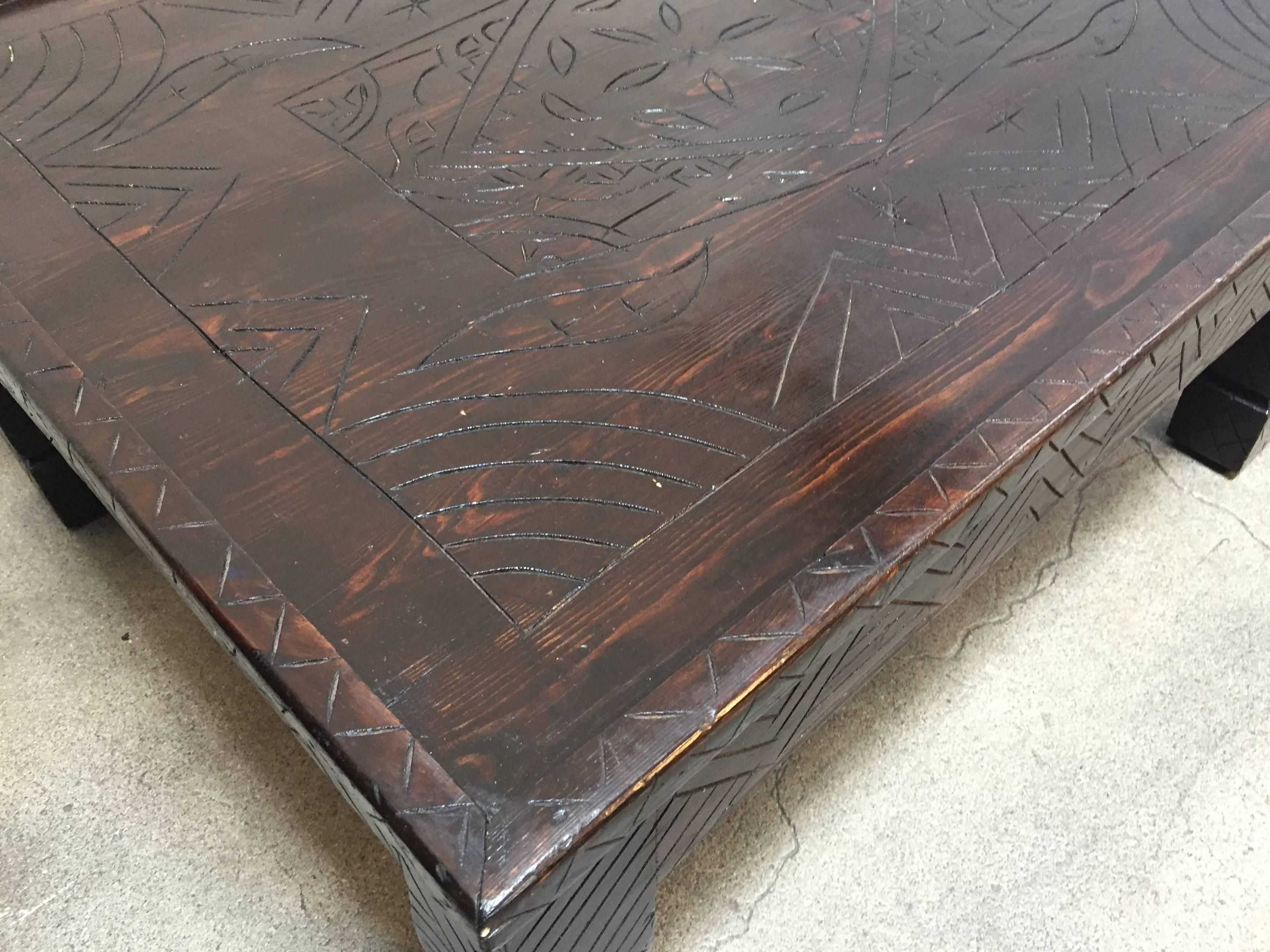 Moroccan Berber Table with Carved Tribal African Designs In Good Condition For Sale In North Hollywood, CA