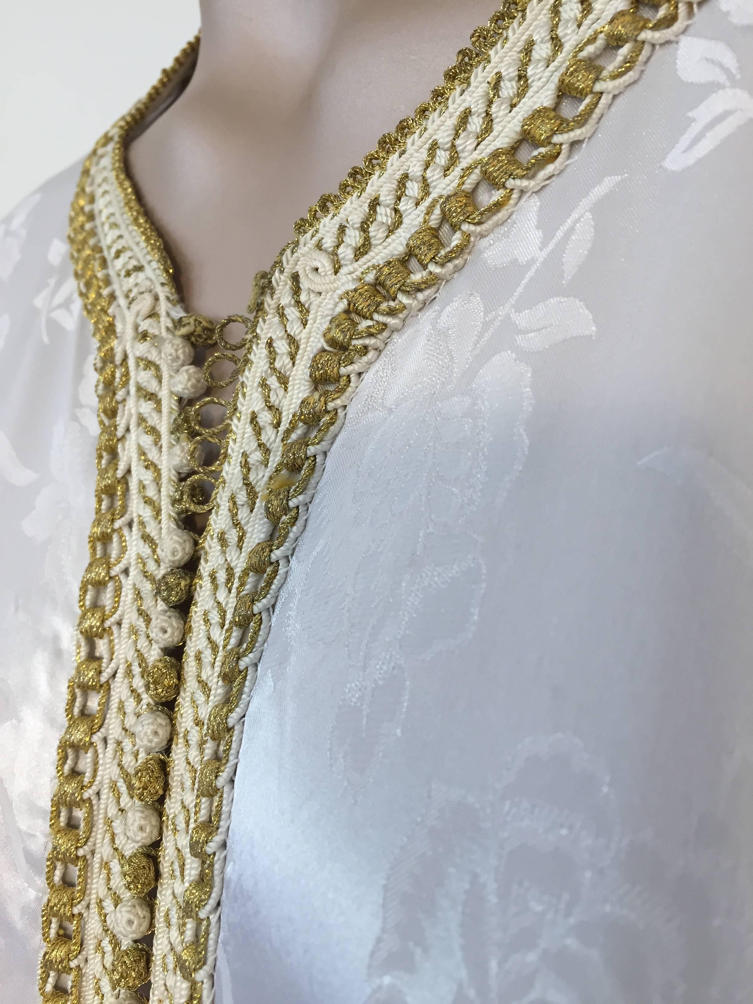 Moroccan Caftan Gown White Embroidered with Gold Trim, circa 1970 In Good Condition For Sale In North Hollywood, CA