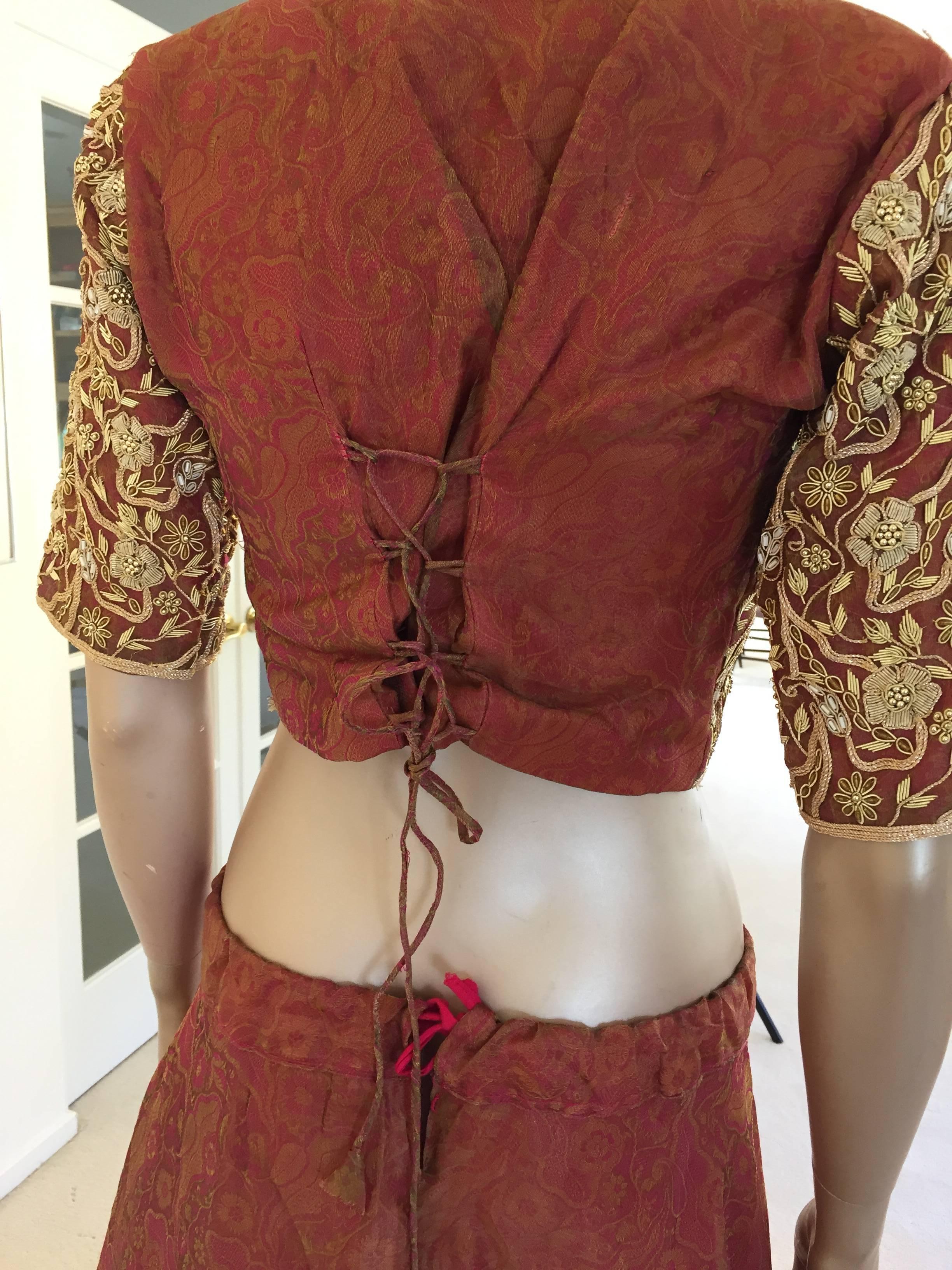 Robe de créateur Sari vintage en soie brodée et perlée, Inde en vente 2