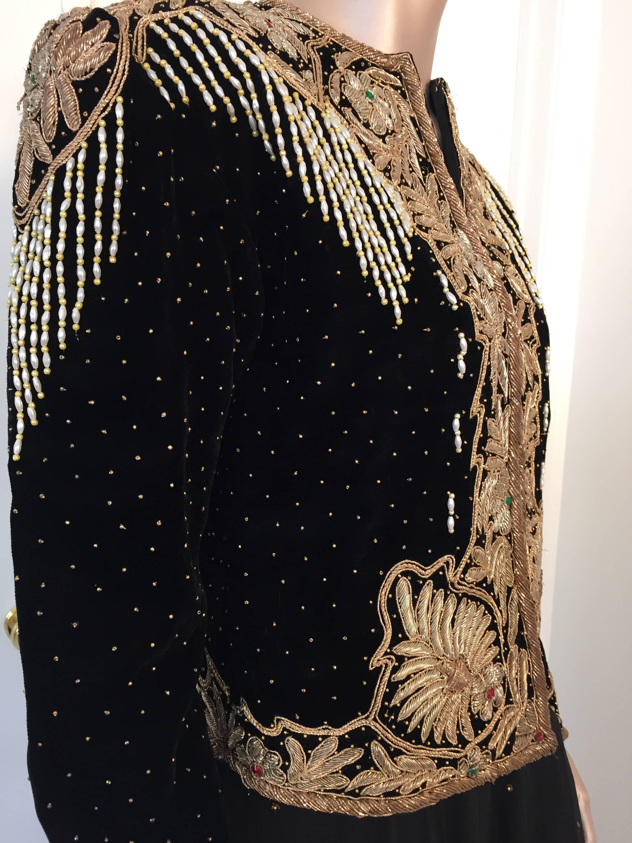 Vintage Embroidered Velvet Evening Two Pieces Gown Vest Skirt and Shawl In Good Condition For Sale In North Hollywood, CA