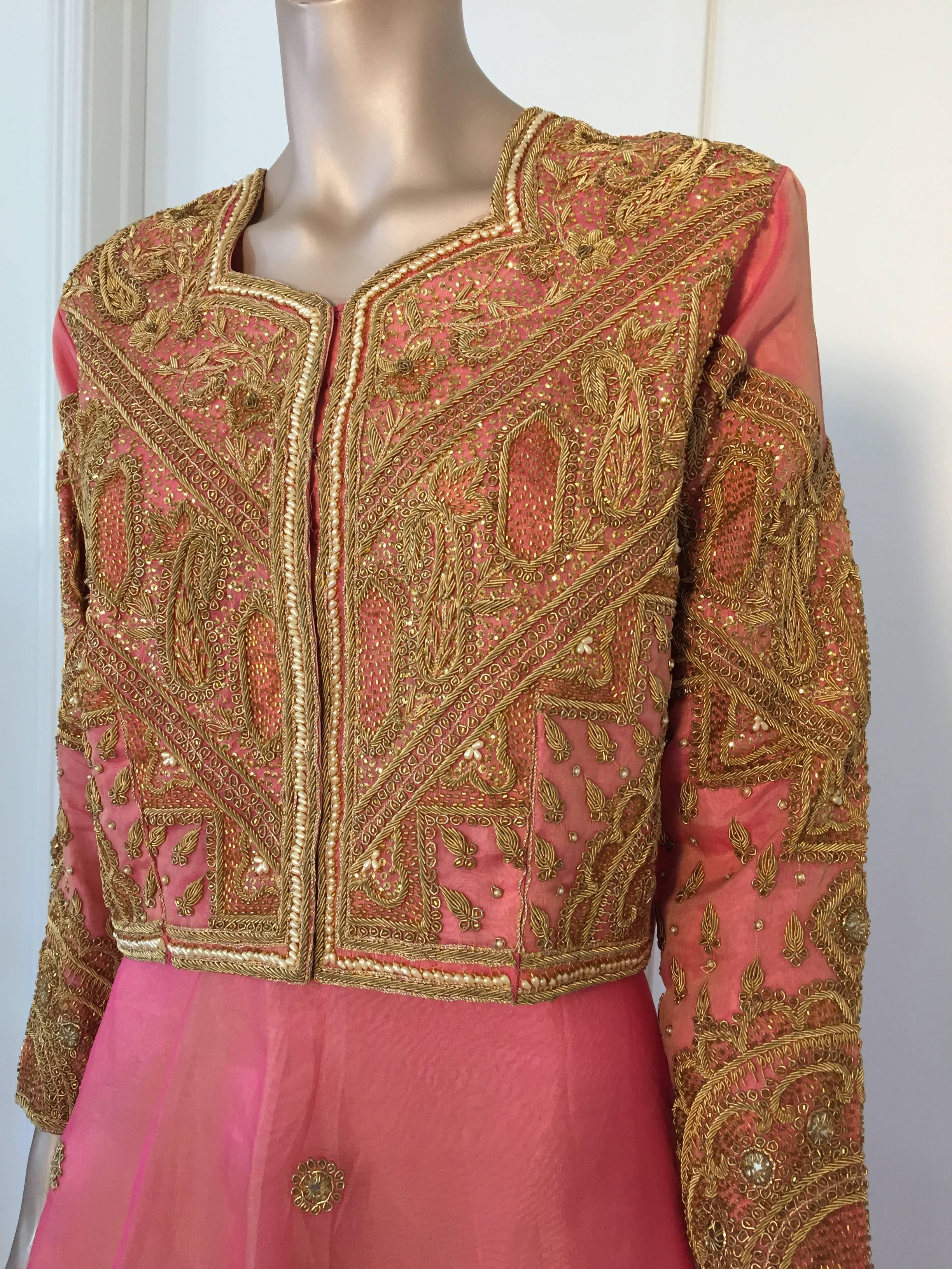Indian Embroidered Pink and Gold Silk Evening 3 Pieces Gown Vest and Skirt and Shawl For Sale