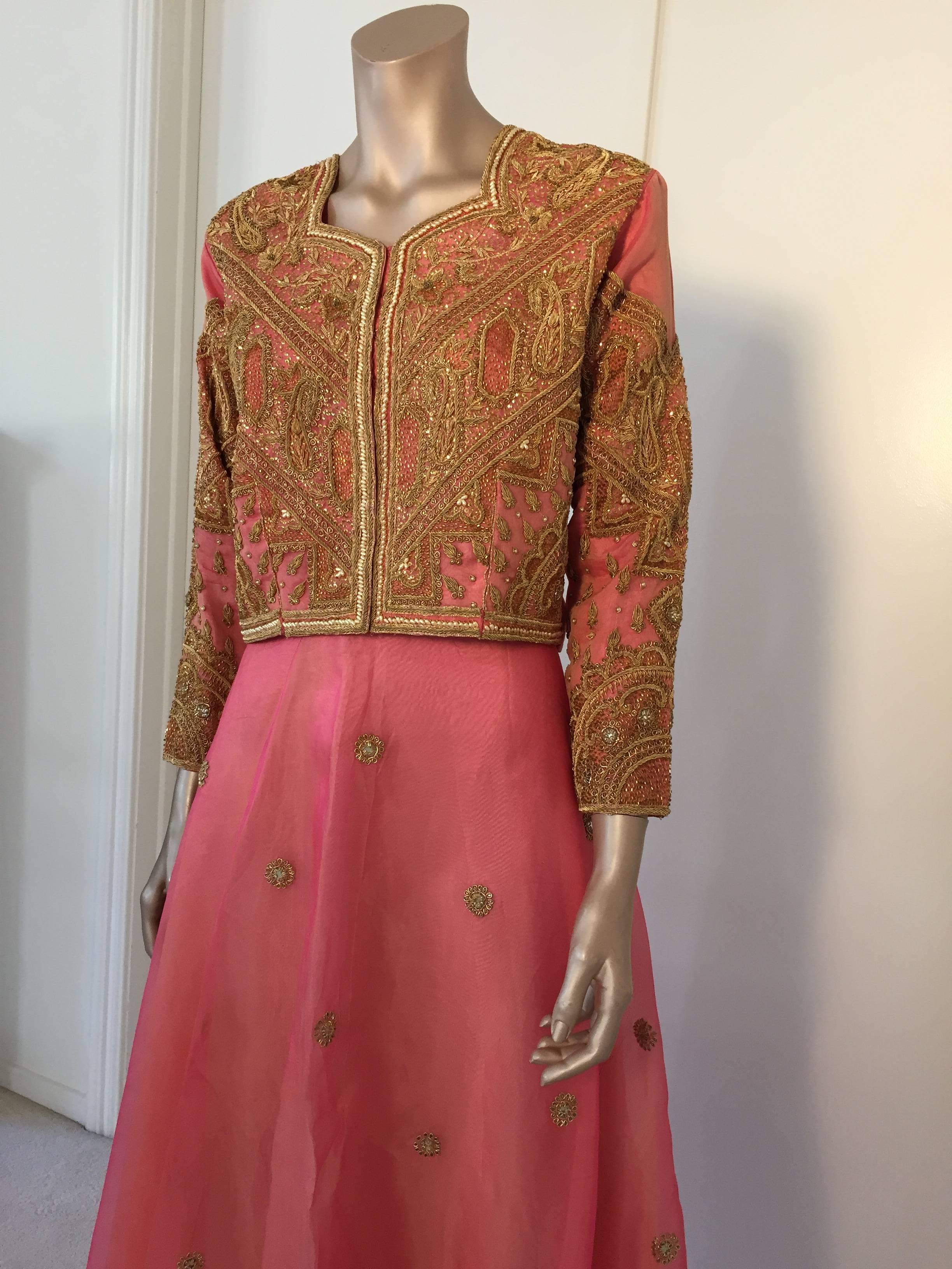 Embroidered Pink and Gold Silk Evening 3 Pieces Gown Vest and Skirt and Shawl For Sale 1