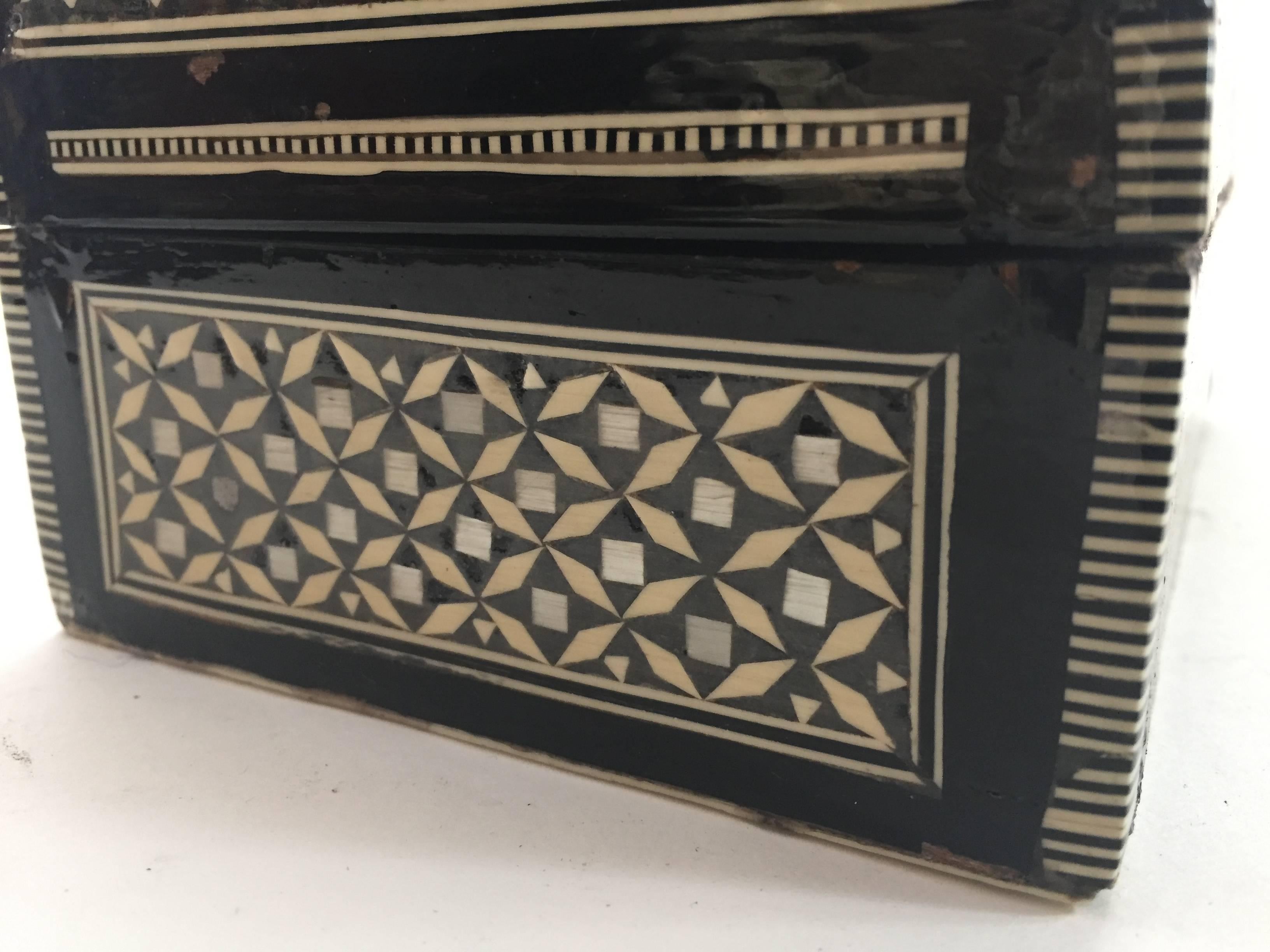 Handcrafted Middle Eastern Syrian Mother-of-Pearl Jewelry Box 1