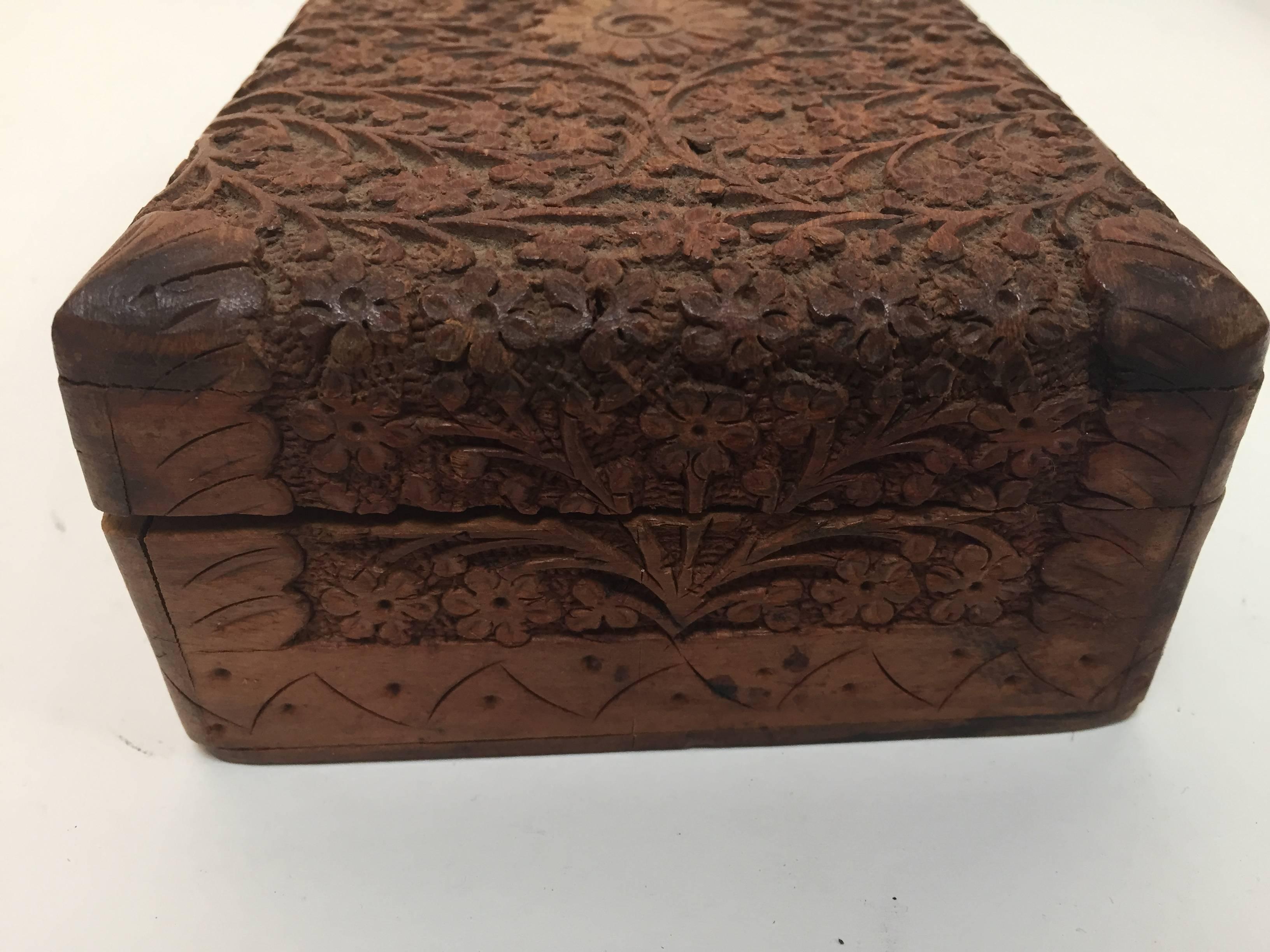 20th Century Anglo Raj Hand-Carved Decorative Jewelry Box For Sale