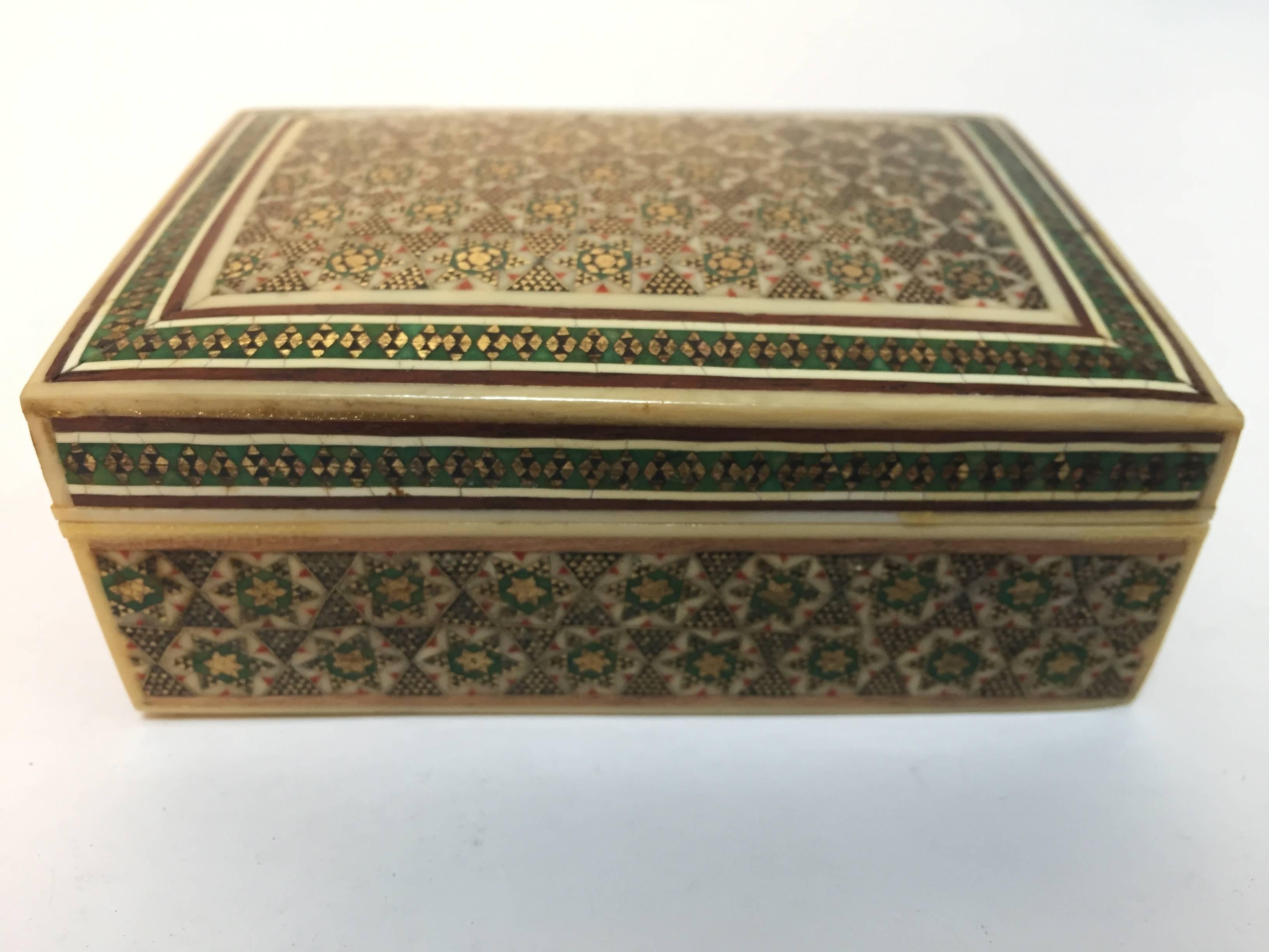 Indo Persian Sadeli micro mosaic bone inlaid jewelry box with lid.
Intricate inlaid Colonial box with floral and geometric Moorish design.
Micro mosaic Moorish designs inlay marquetry, very fine artwork inside and out.
Dimensions: 4in. x 3in. x