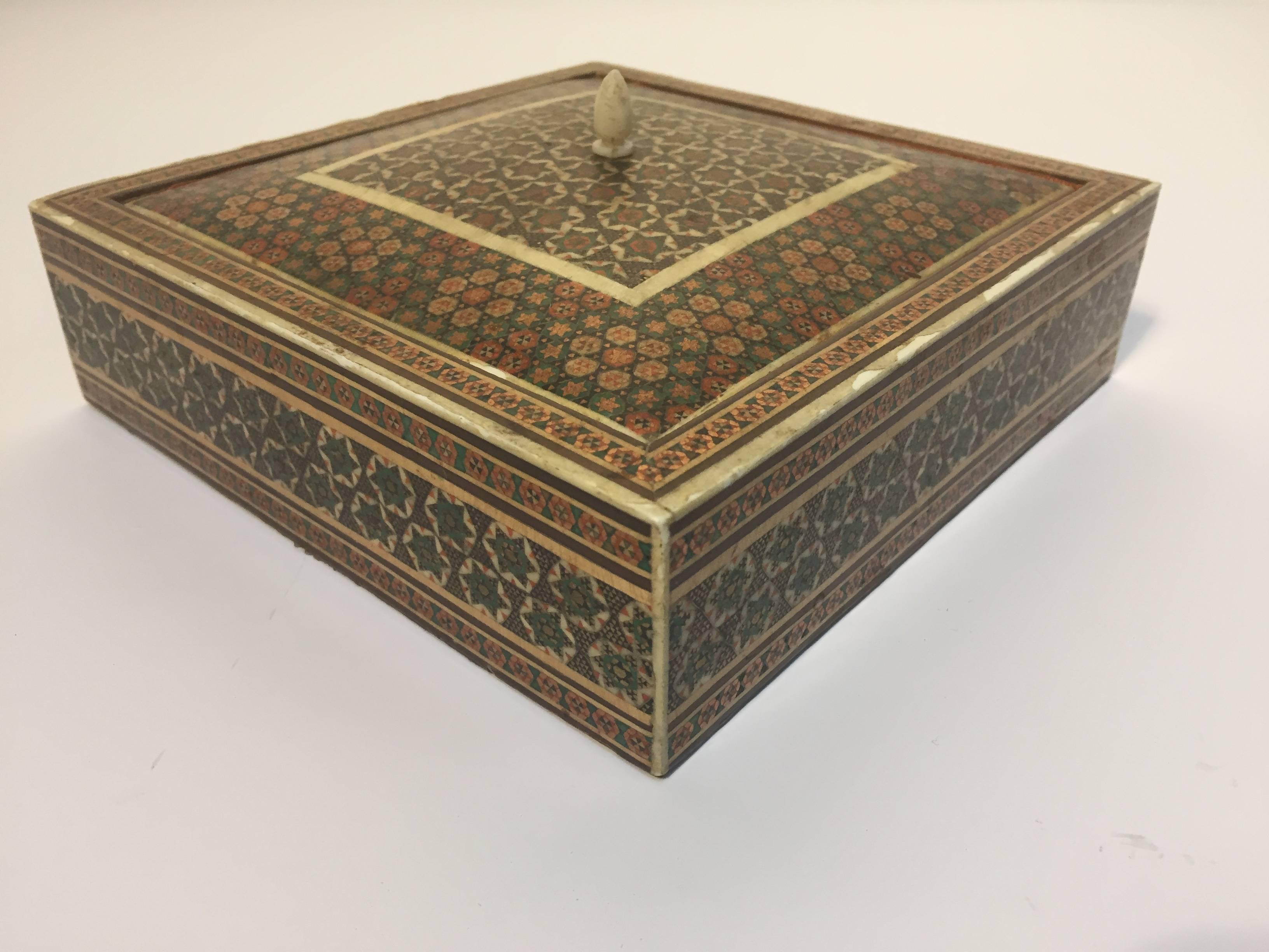 Anglo-Indian Decorative Micro Mosaic Inlaid Box In Excellent Condition In North Hollywood, CA