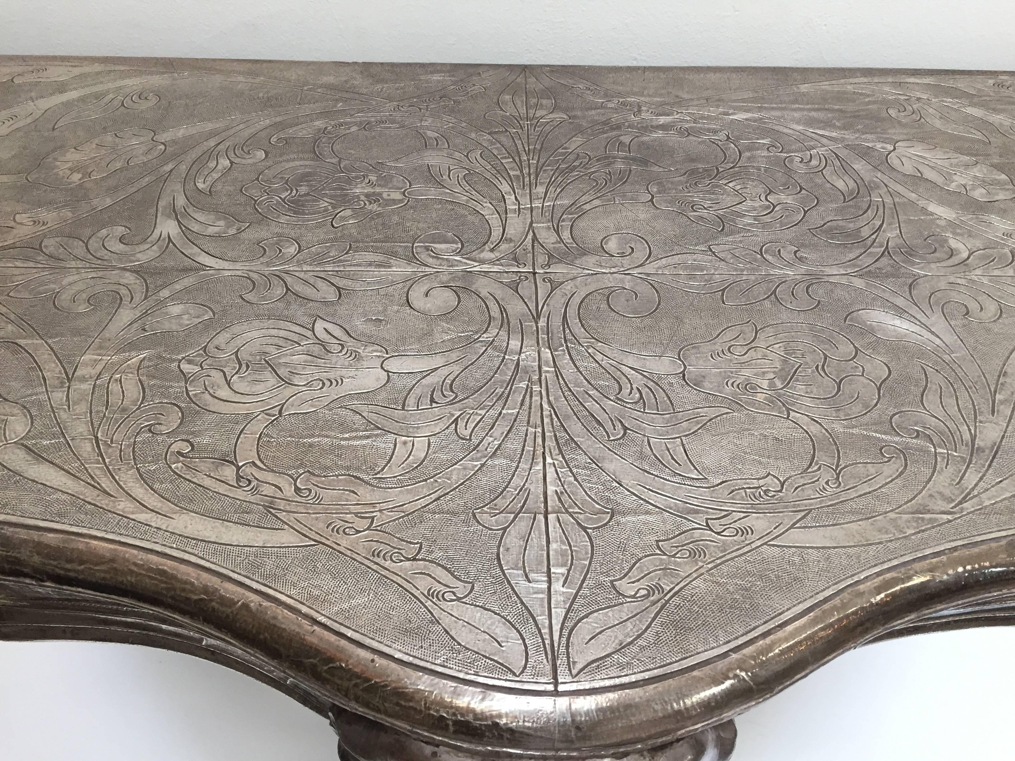 Anglo-Indian silvered chased console covered entirely in silver metal, the form of this console is inspired by the European taste.
This console table feature a wooden frame wrapped clad silver metal in floral embossed designs.
French Louis XV