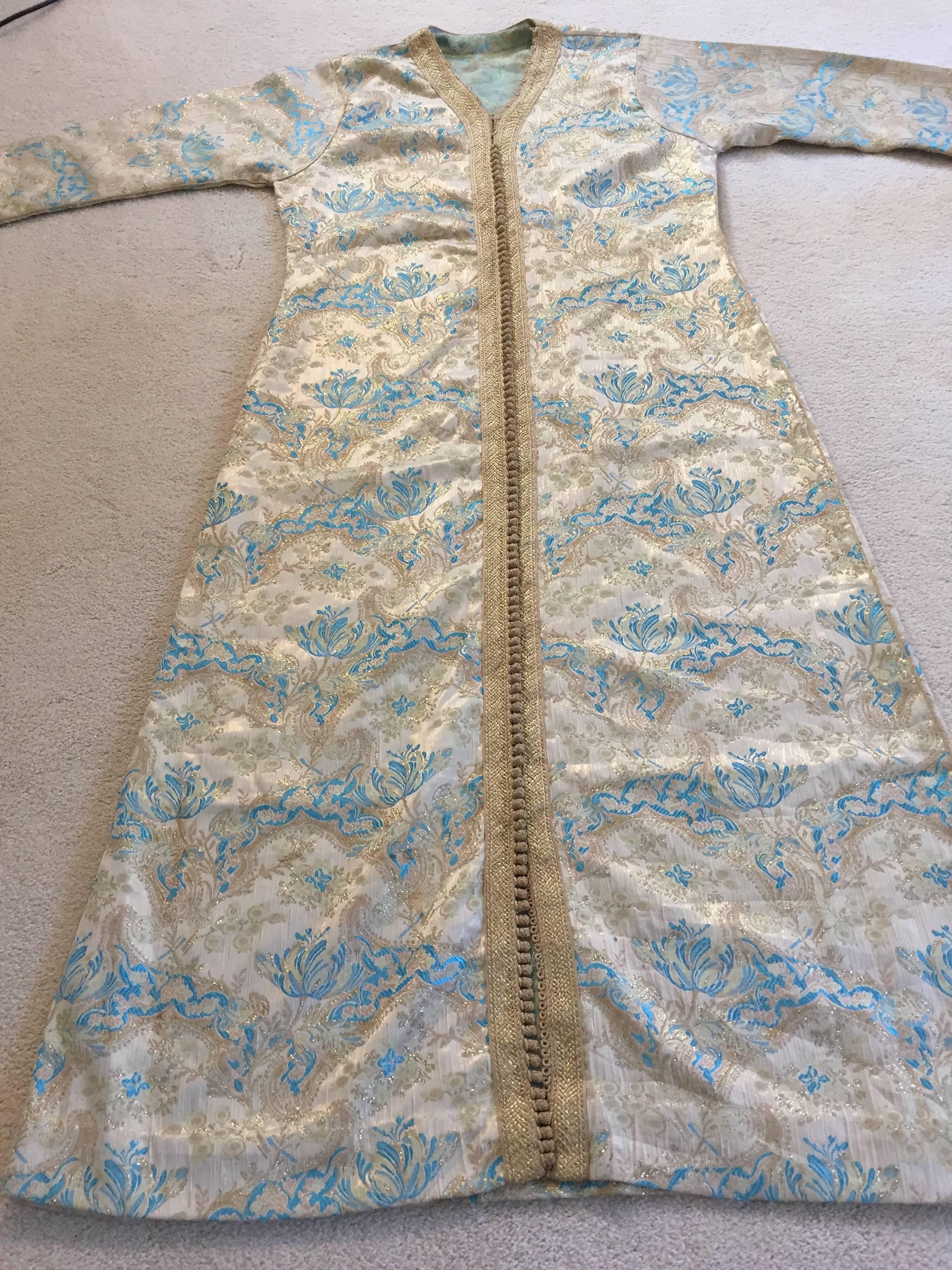 Moroccan Caftan, Turquoise and Gold Brocade Kaftan Size Medium In Good Condition For Sale In North Hollywood, CA