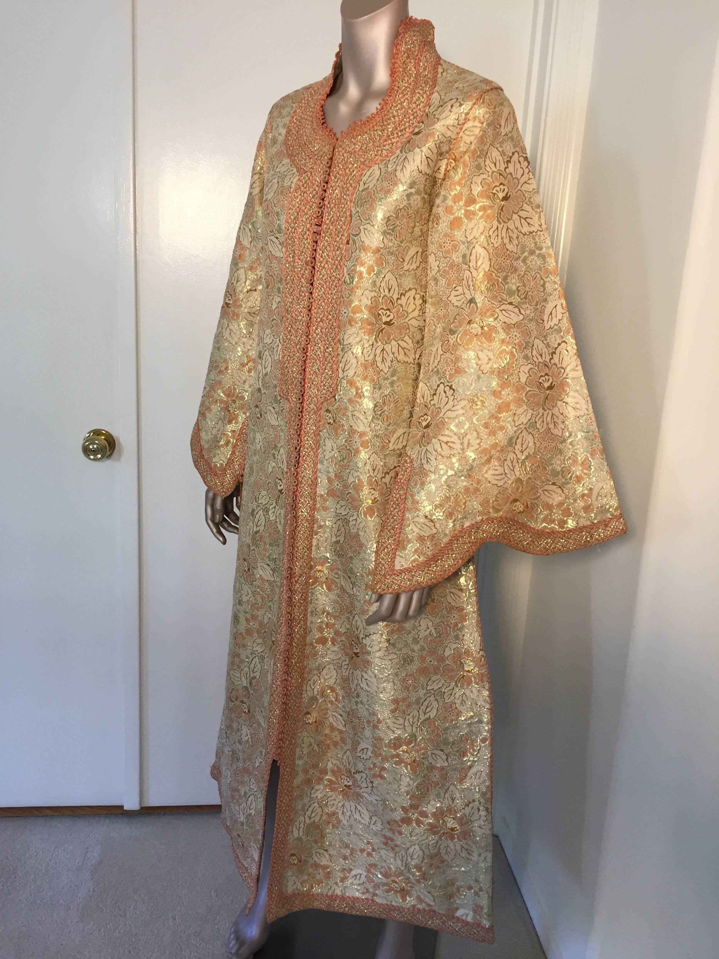 Elegant Moroccan caftan gold and orange metallic,
circa 1970s.
This long maxi dress vintage kaftan is embroidered and embellished entirely by hand.
Gorgeous Vintage hostess gown, gold brocade Kaftan circa 1970s.
Exotic oriental floral long maxi