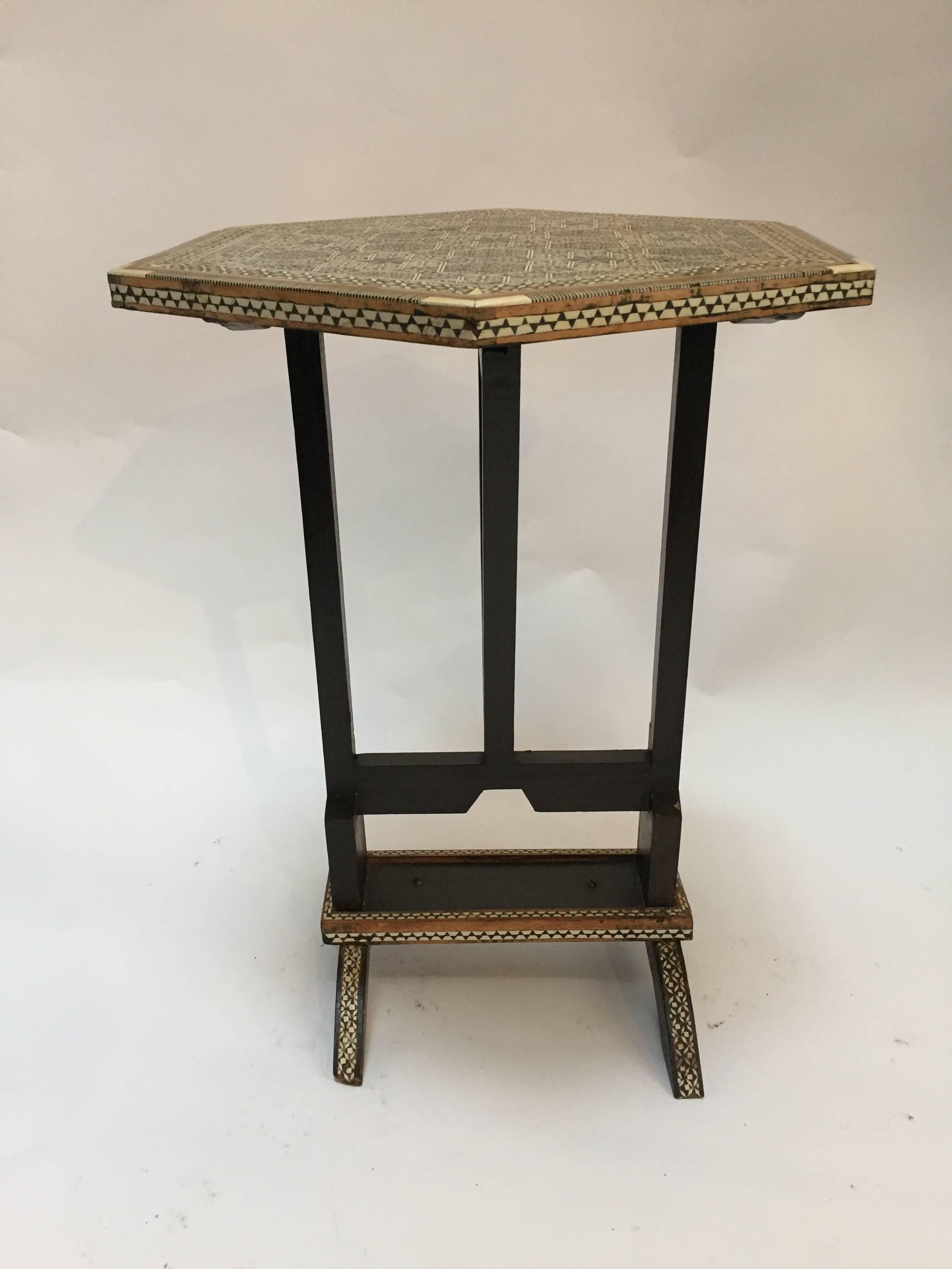 Middle Eastern Egyptian octagonal side table with marquetry inlaid and mother-of-pearl. 
Tilt-top table with Moorish Syrian intricate geometric designs.
Handcrafted by skilled artisans in Egypt.
