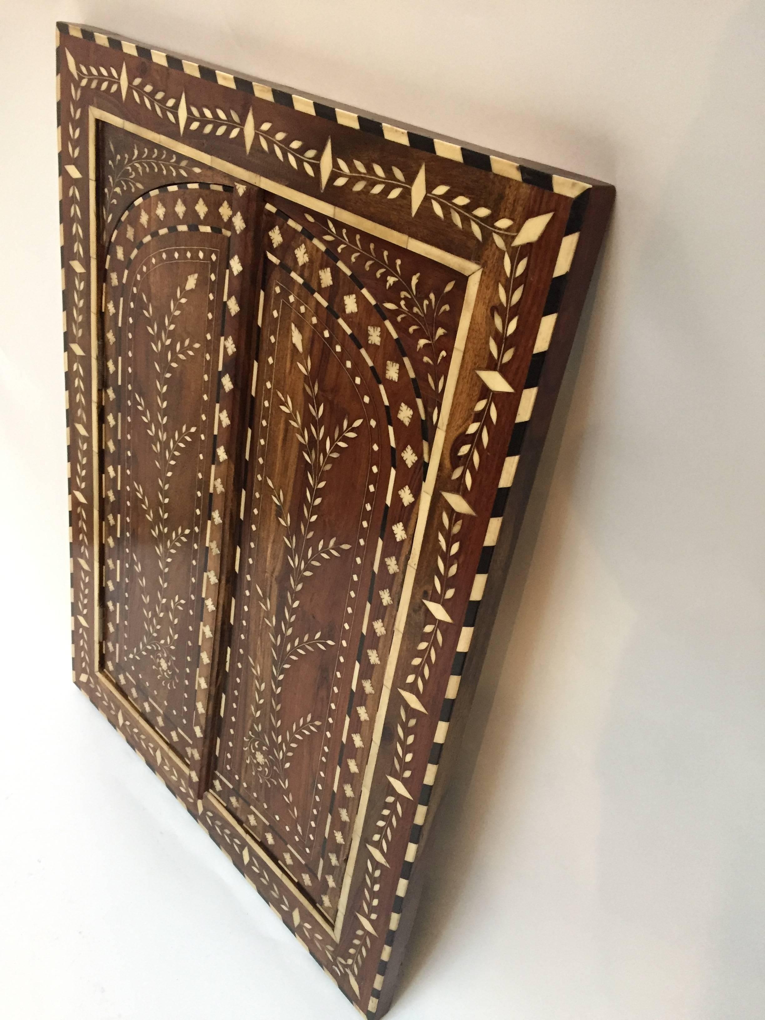 Large framed wooden Moorish window with mirror, nicely hand-carved and inlaid with ox bone.
Fabulous Anglo-Indian decorative wall window made into a mirror inlaid with bone.
Made in Vizagapatam, situated on the south east coast of India, near